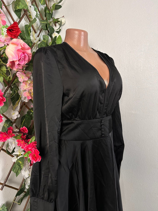 Robe courte en satin colle en V à manche longue boutonné - Perluna Store