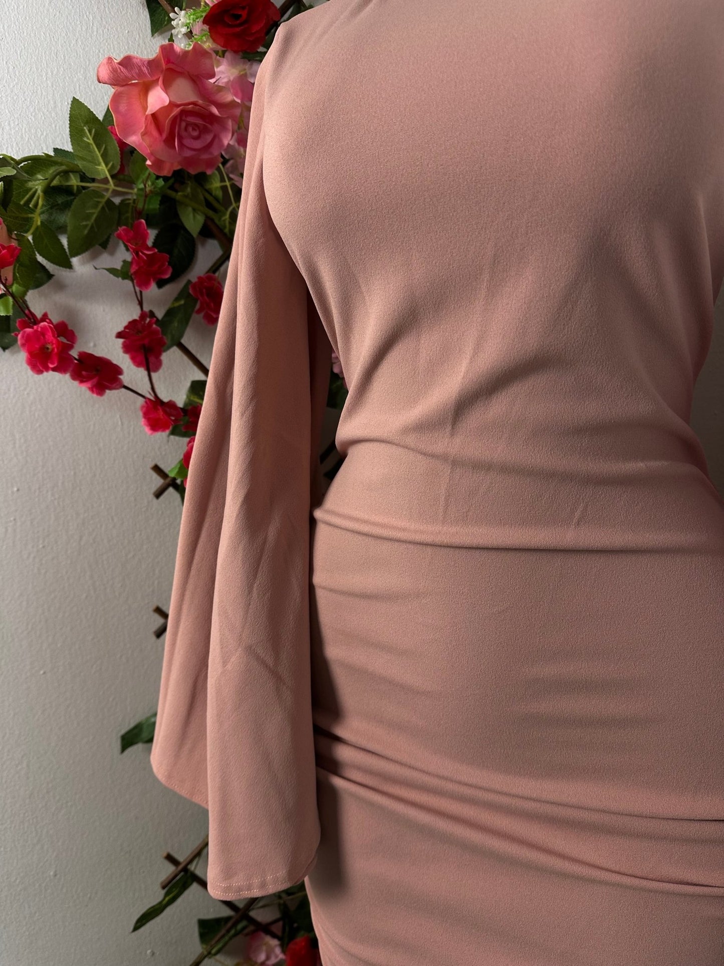 Robe moulante à manche longue volant - Perluna Store