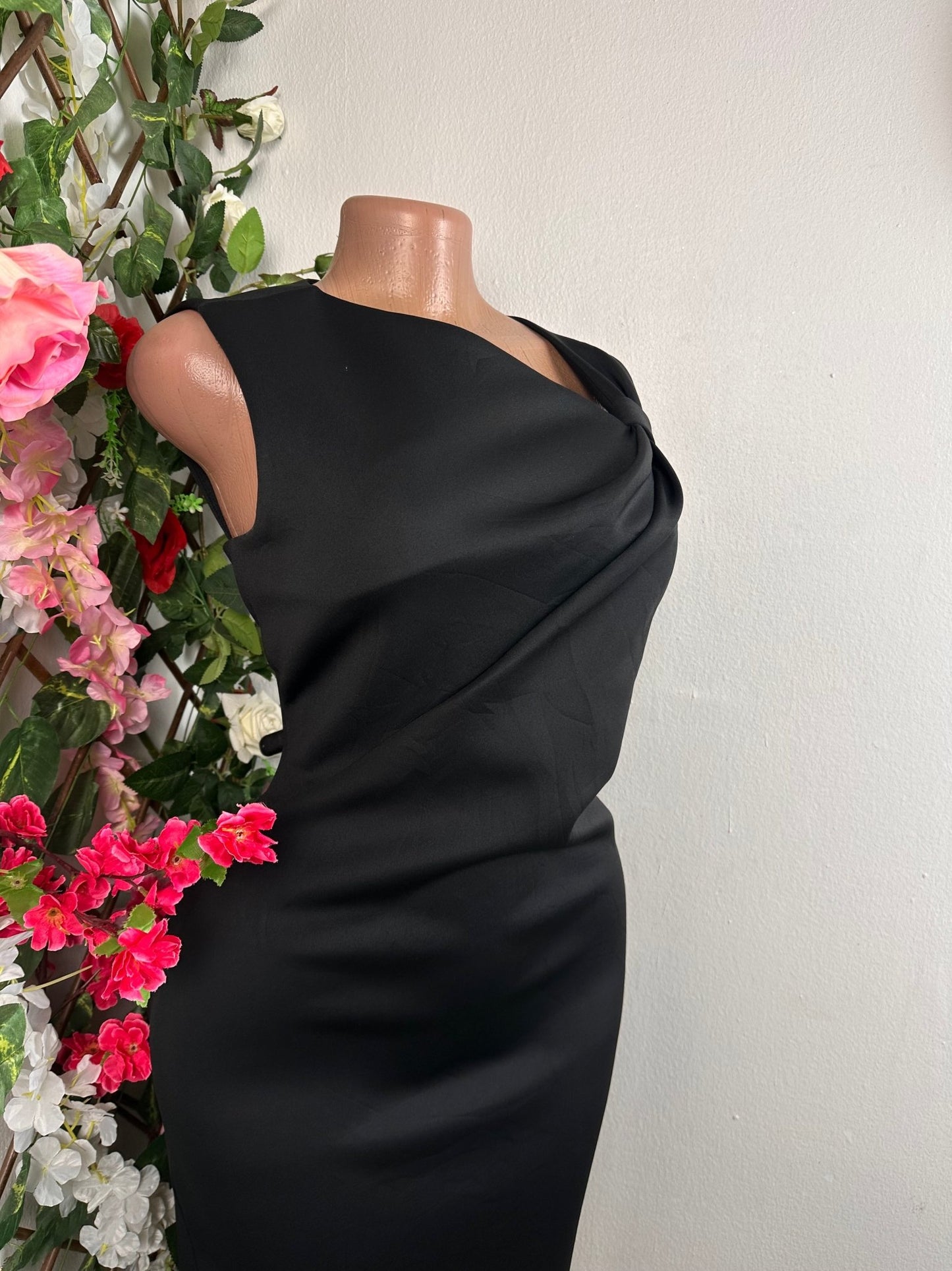 Robe moulante mi longue à colle asymétrique nouée - Perluna Store