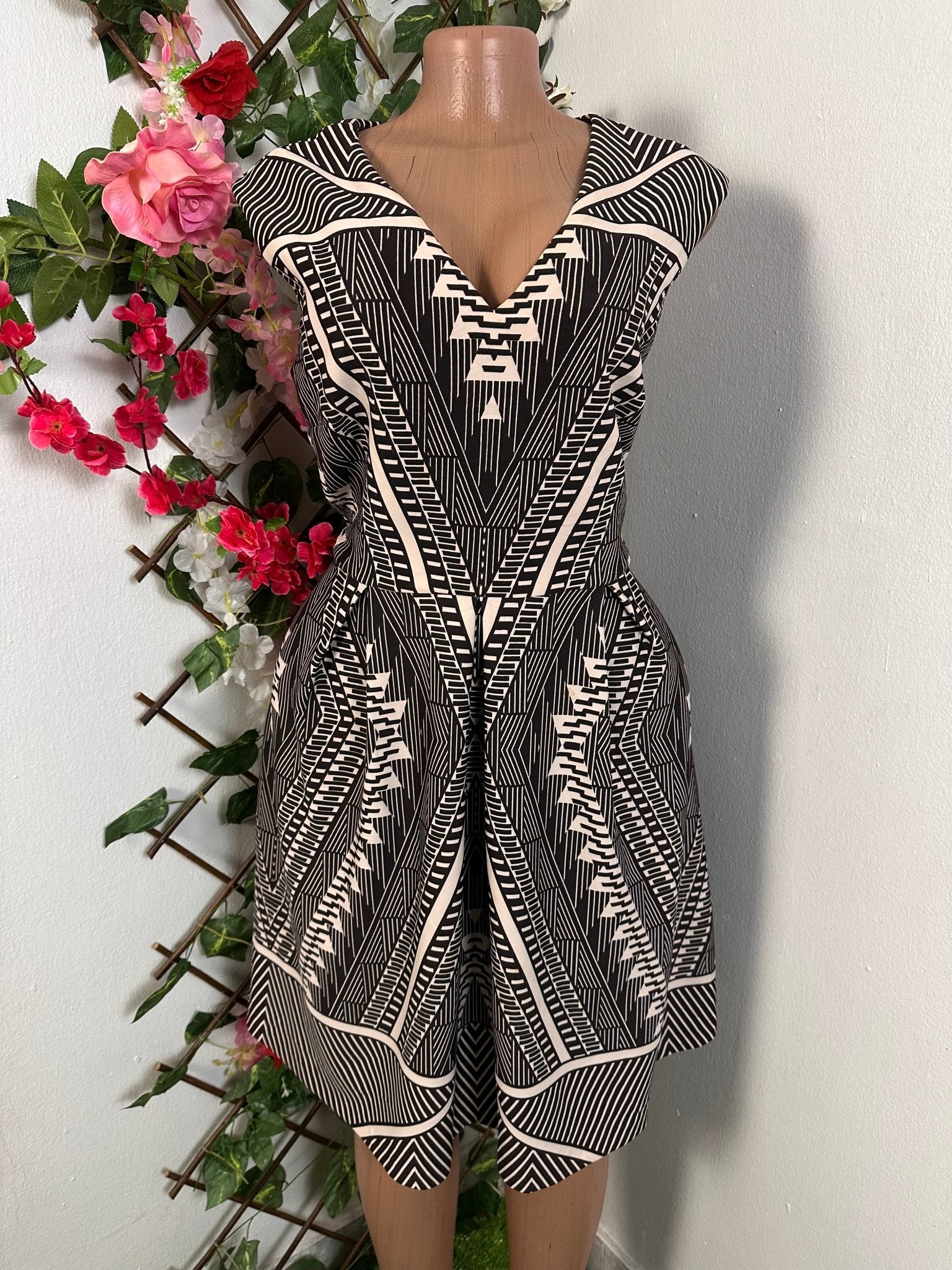 Robe mi longue sans manche colle en V - Perluna Store