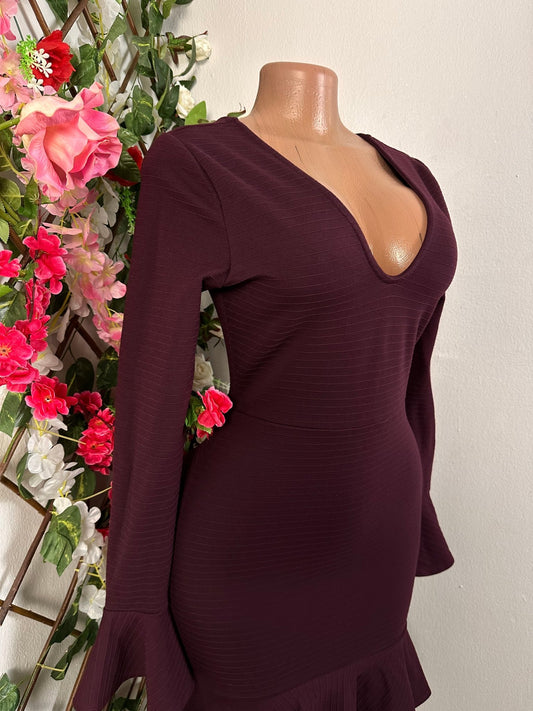Robe moulante courte évasée longue manche et colle en V - Perluna Store