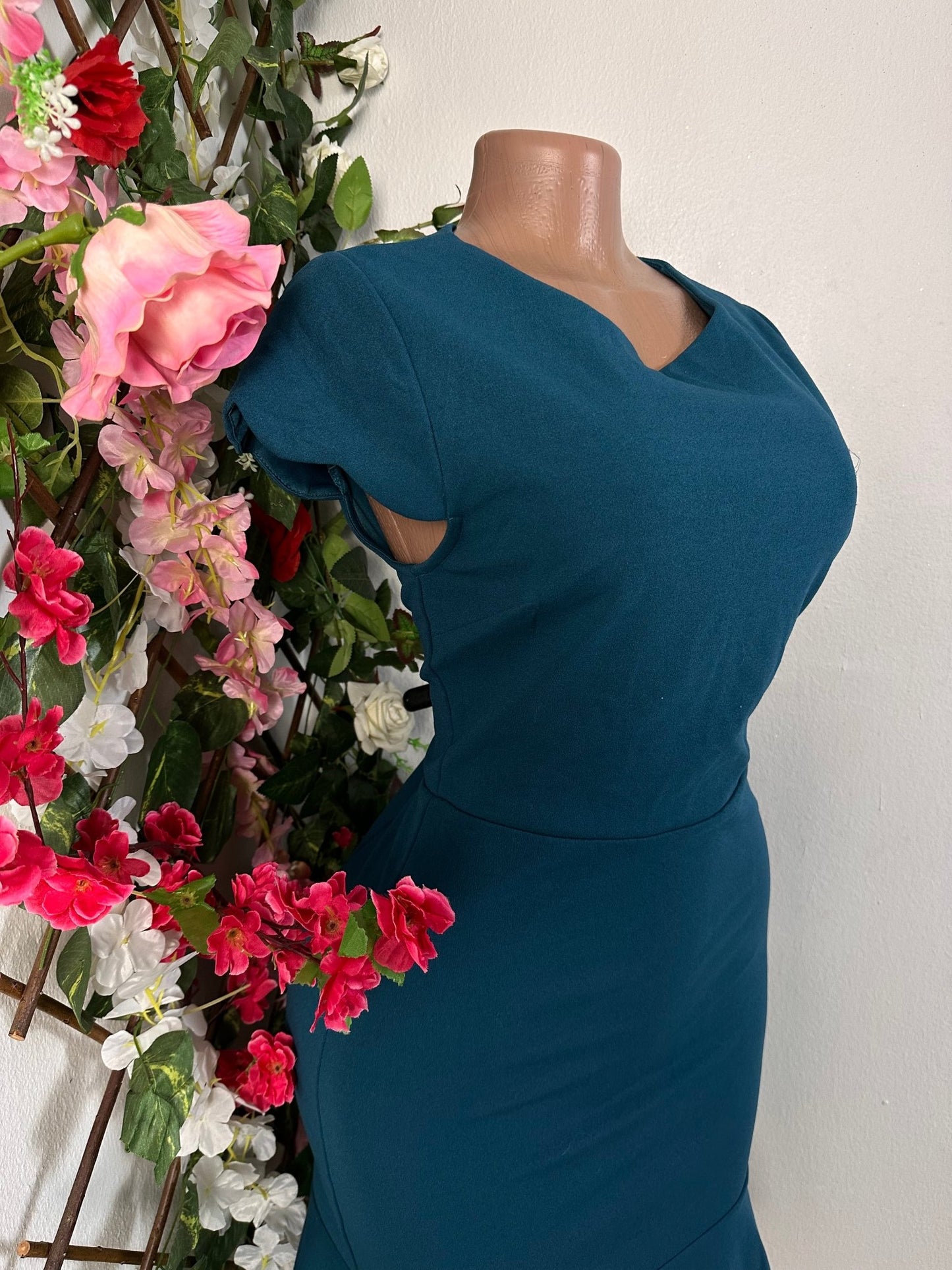 Robe courte à ourlet colle en V - Perluna Store
