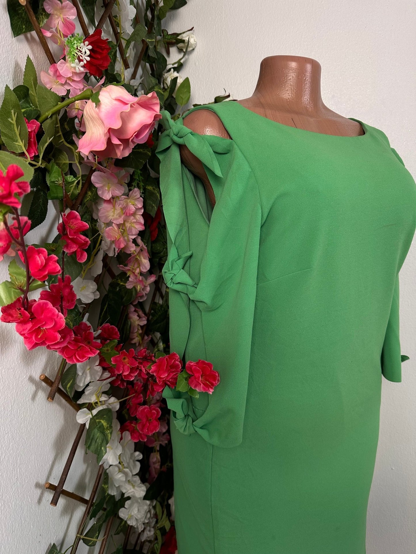Robe droite mi longue avec manche 3/4 dénudée à nœud - Perluna Store