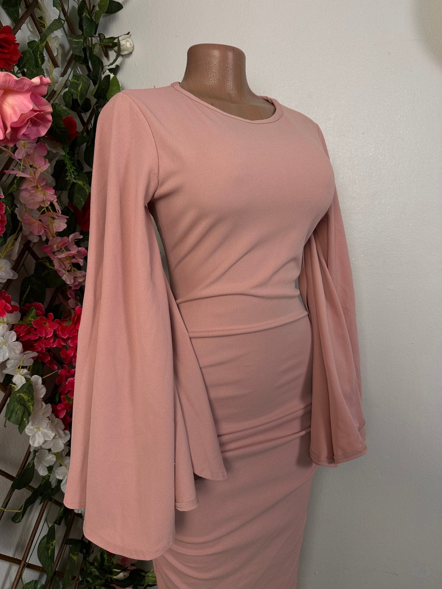 Robe moulante à manche longue volant - Perluna Store