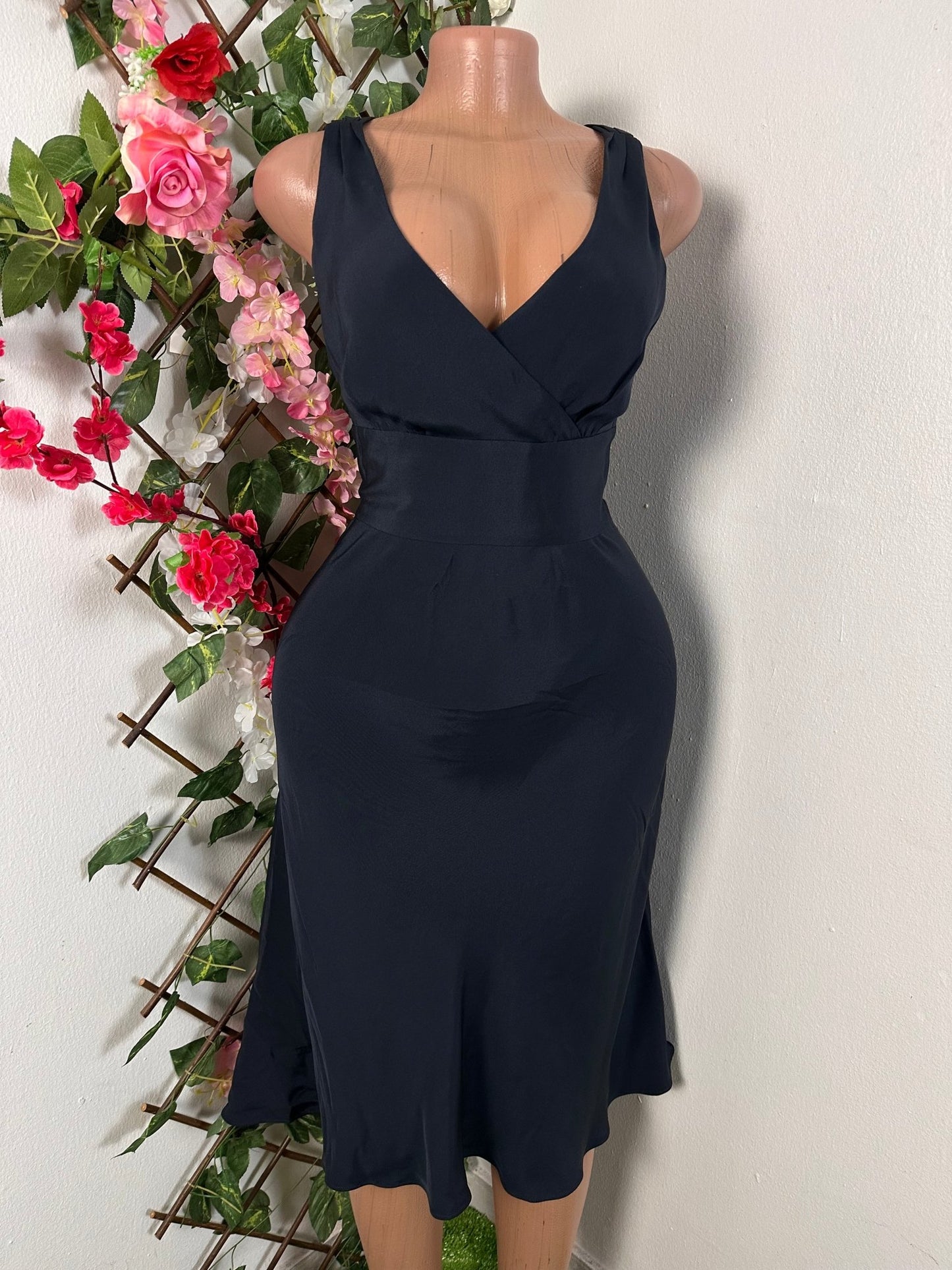 Robe élégante mi longue sans manche à colle V - Perluna Store
