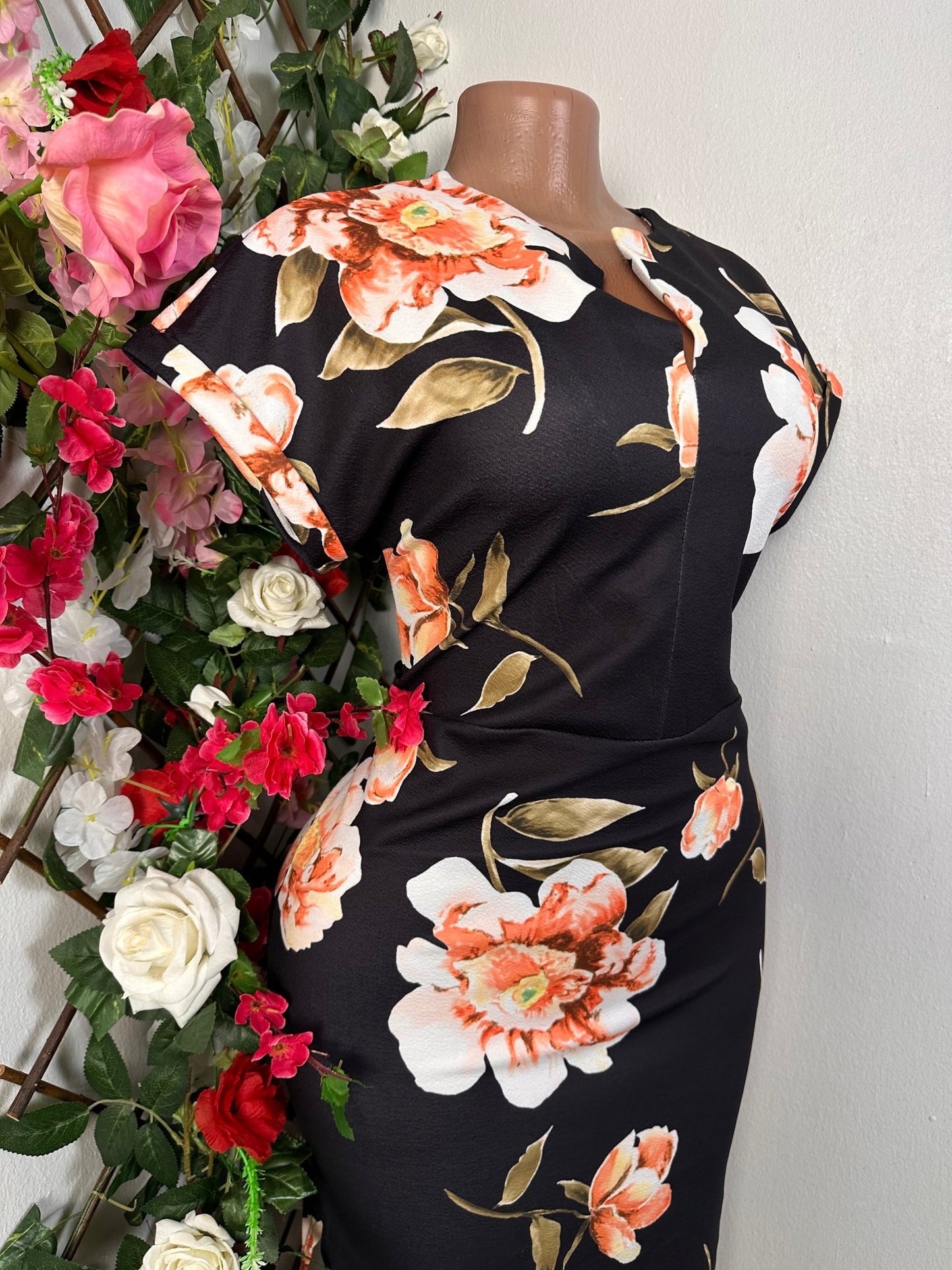 Robe droite mi longue manche courte à colle en V - Perluna Store
