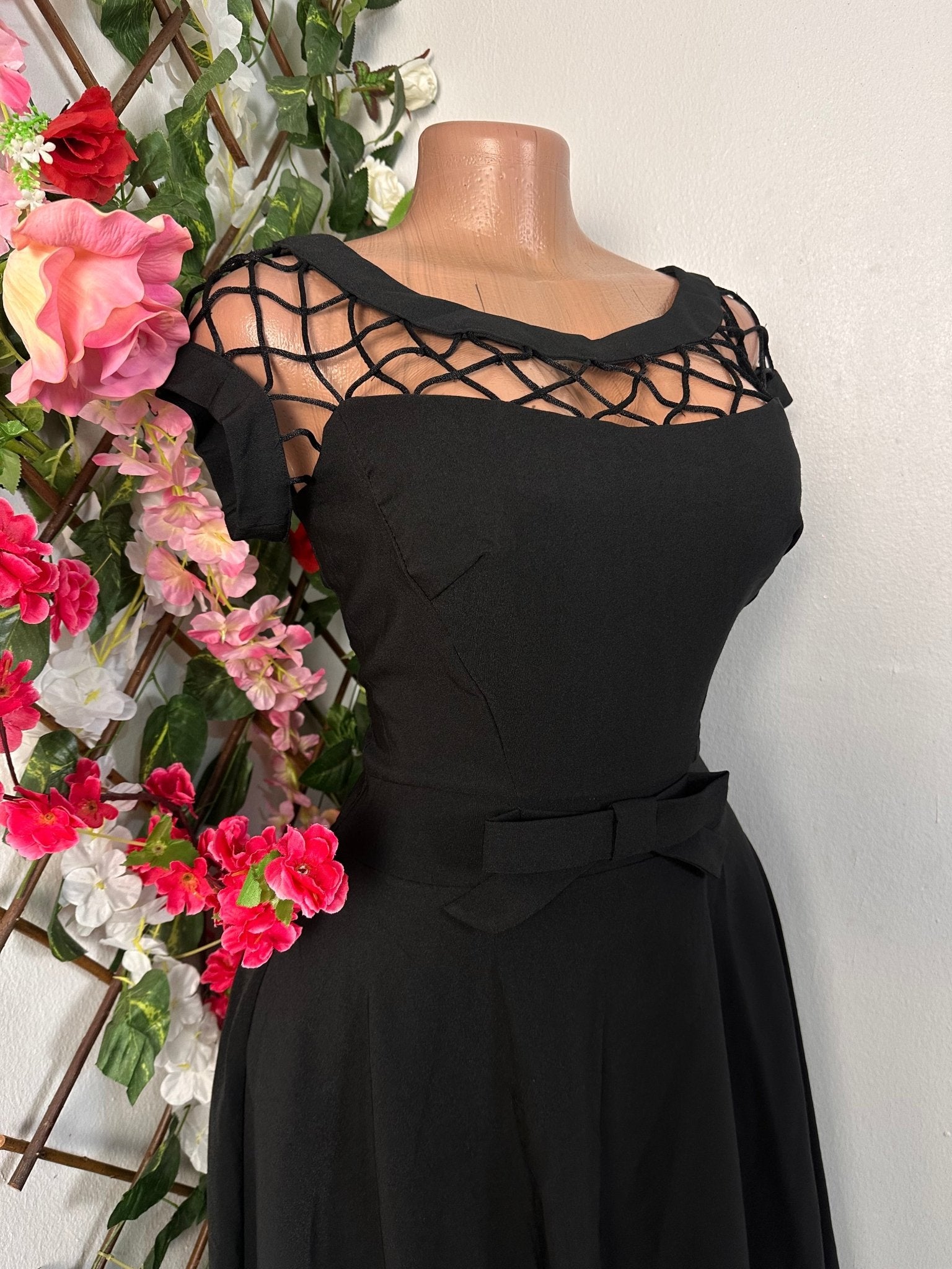 Robe évasée décolleté en treillis manche courte - Perluna Store