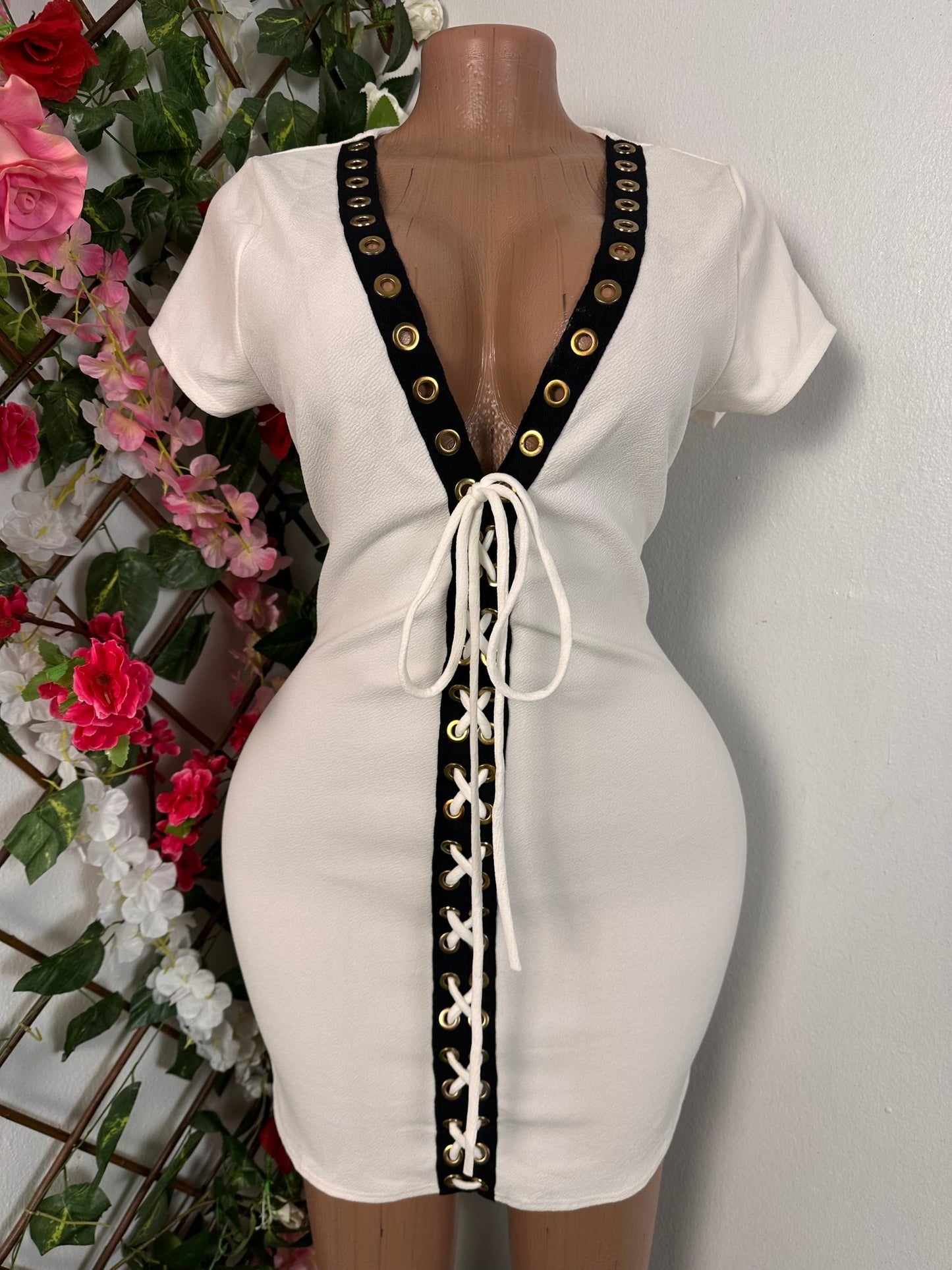 Robe moulante courte a lacet manche courte - Perluna Store