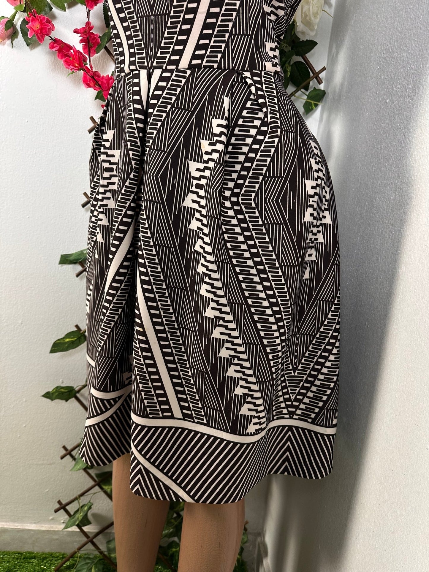 Robe mi longue sans manche colle en V - Perluna Store