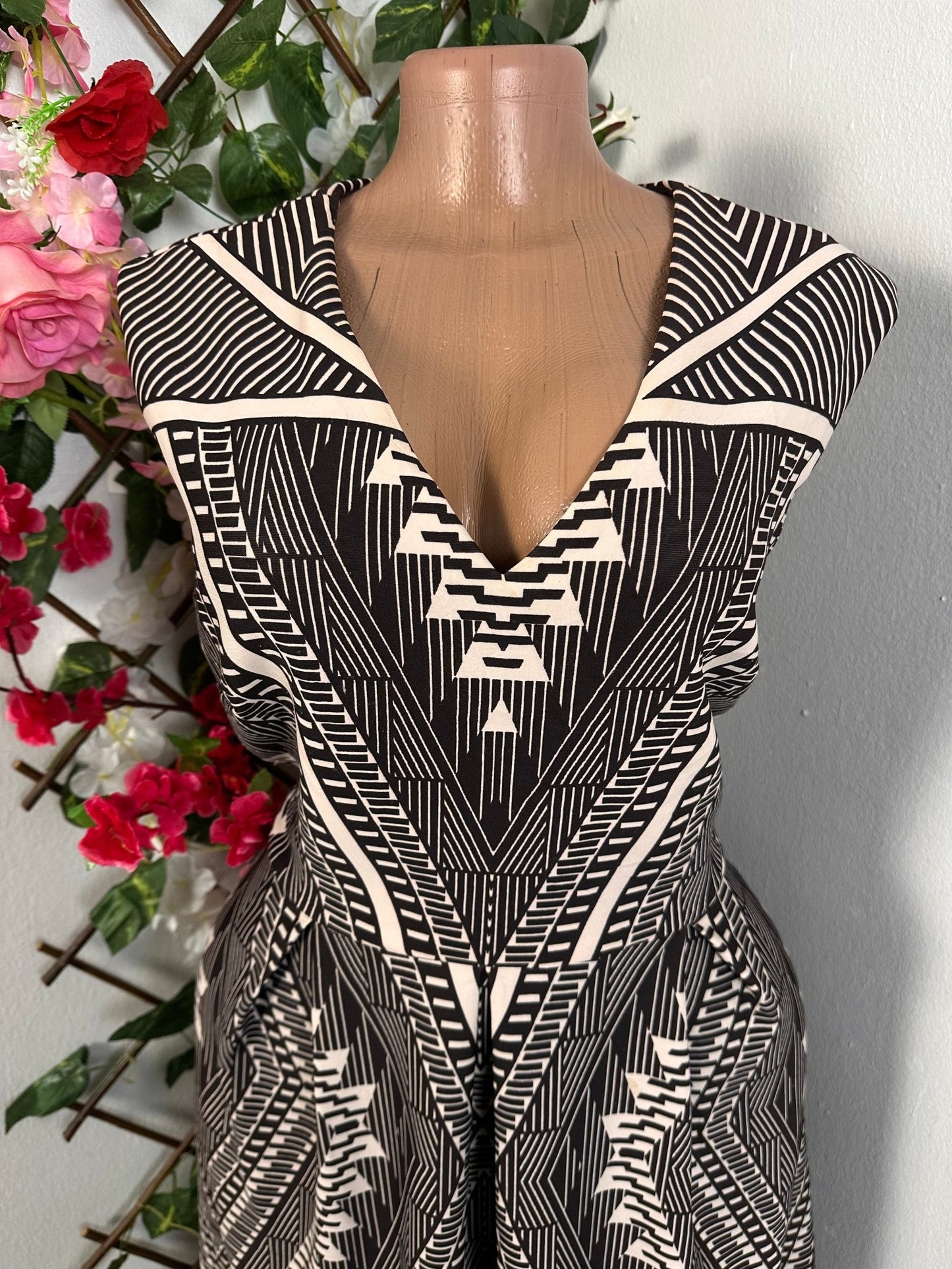 Robe mi longue sans manche colle en V - Perluna Store