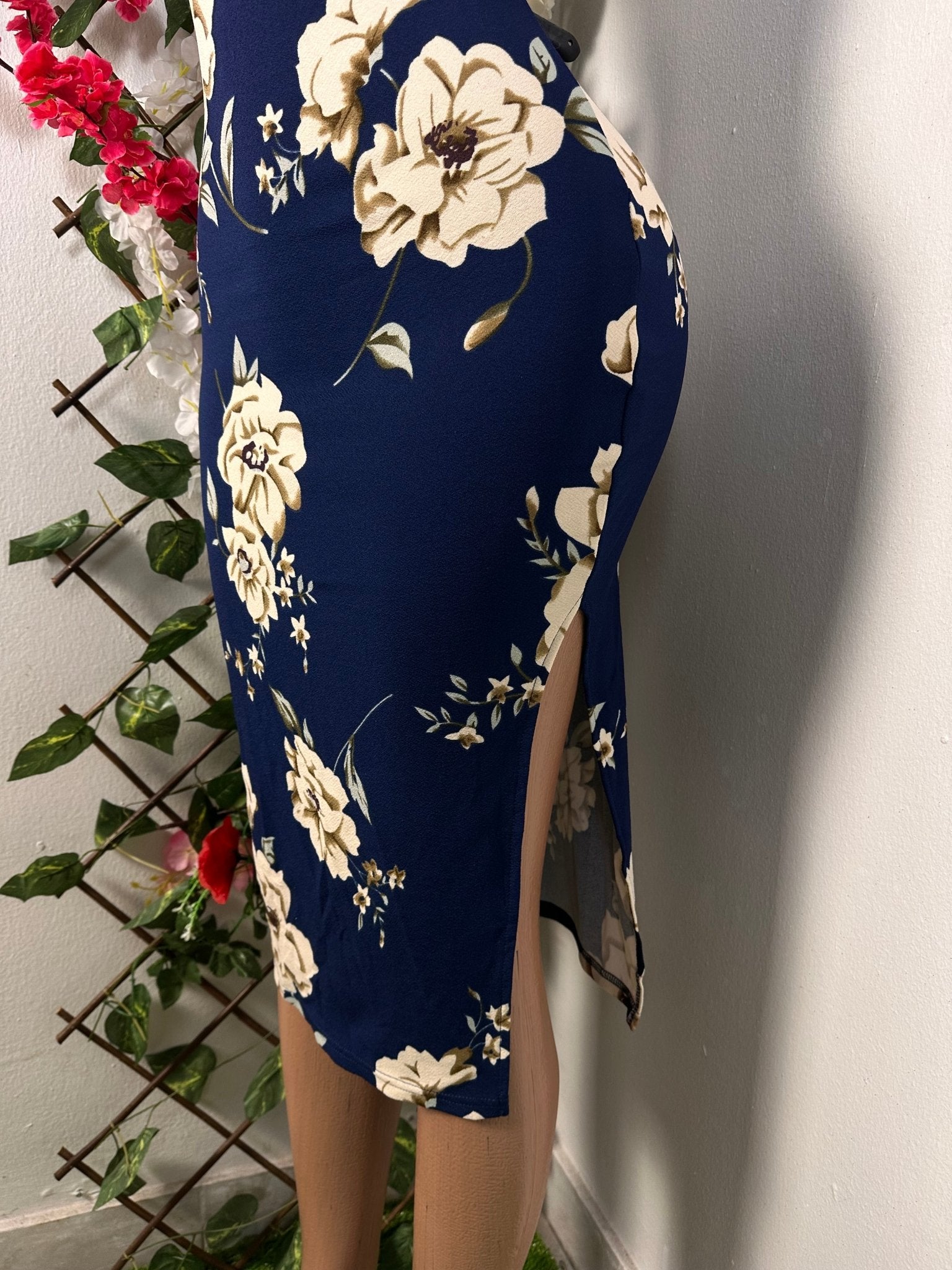 Robe moulante mi longue sans manche a colle remonté - Perluna Store