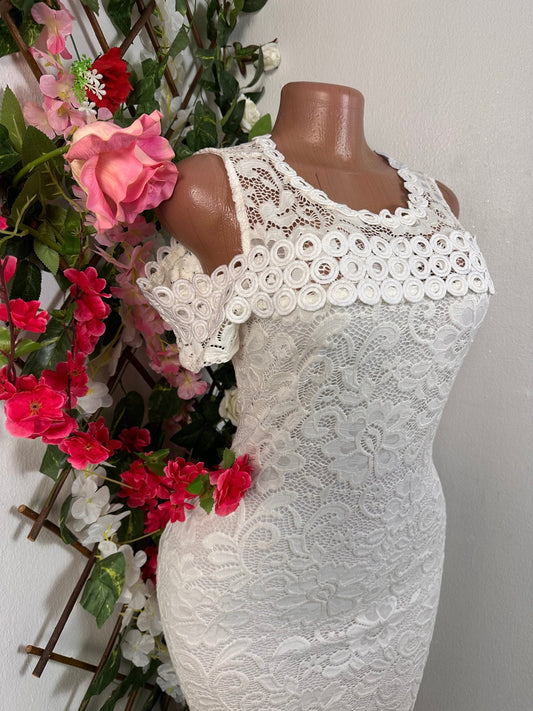 Robe courte en dentelle manche coute épaule dénudé - Perluna Store