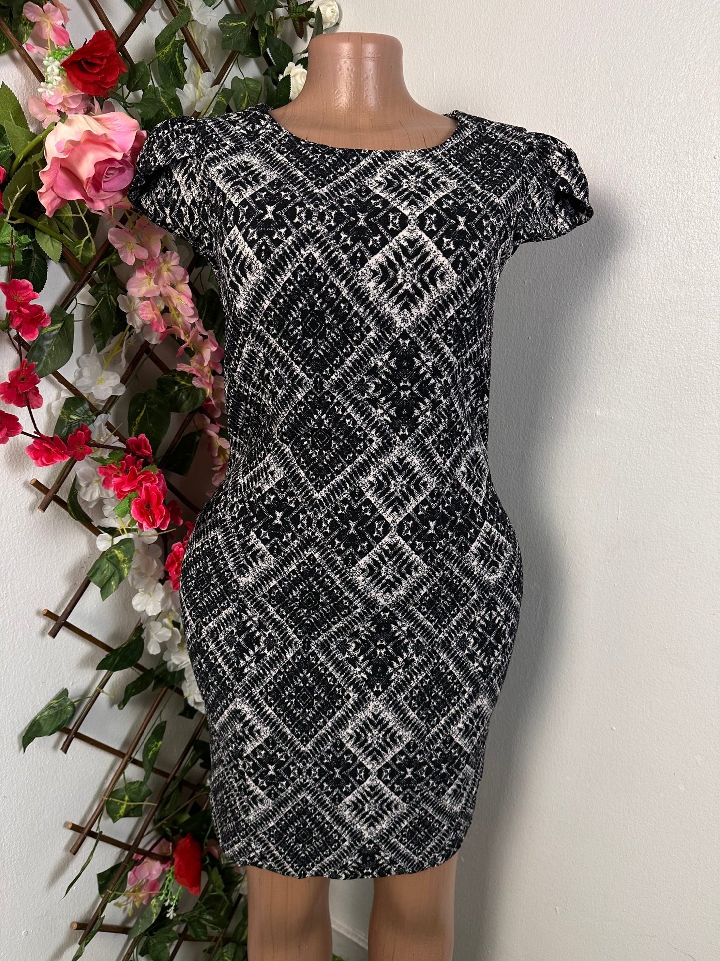 Robe moulante courte demi manche décolleté rond - Perluna Store