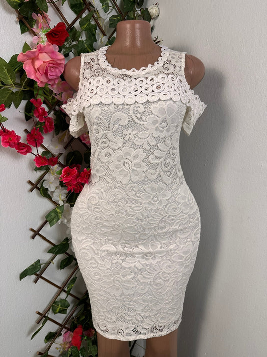 Robe courte en dentelle manche coute épaule dénudé - Perluna Store