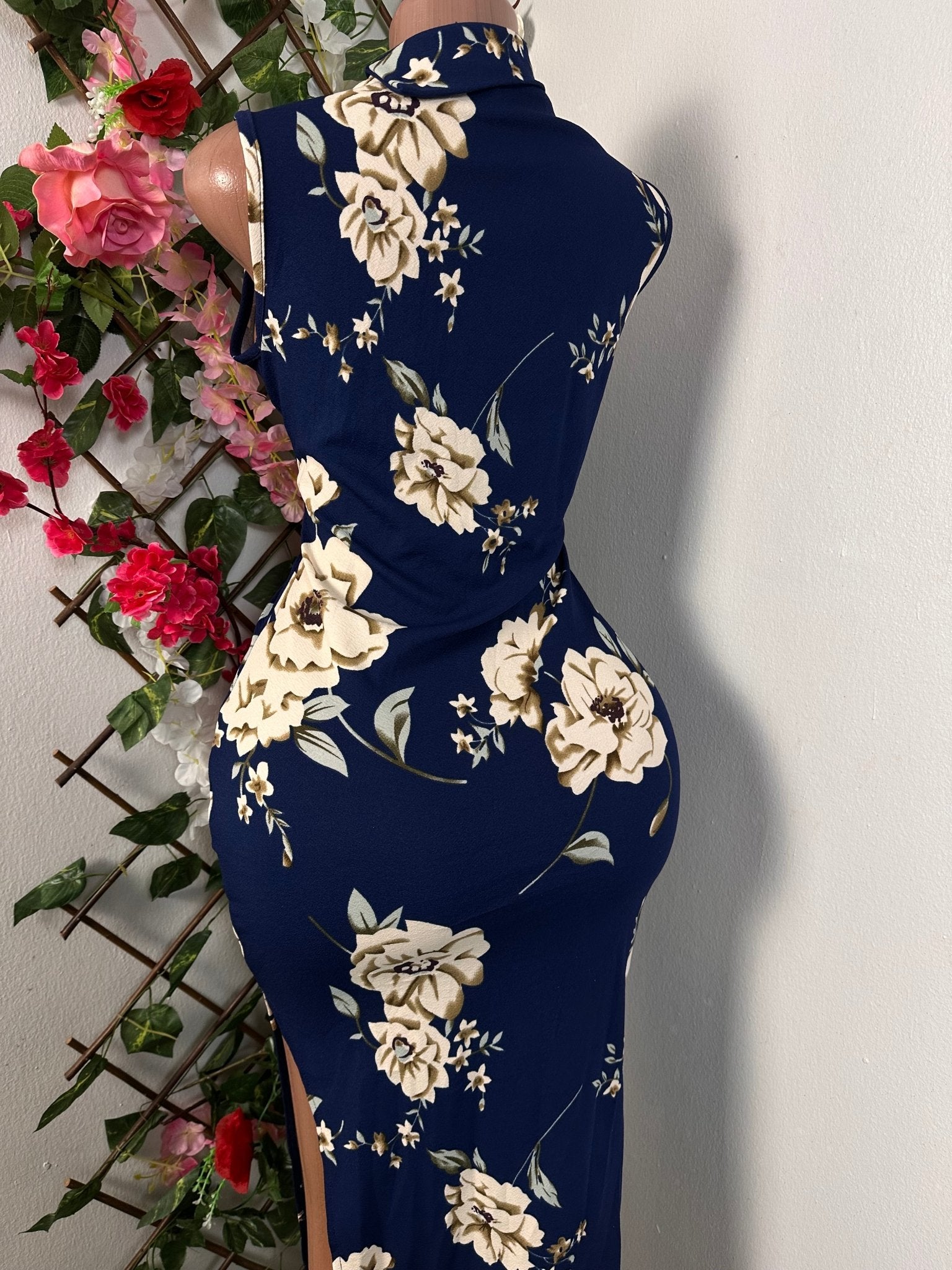 Robe moulante mi longue sans manche a colle remonté - Perluna Store