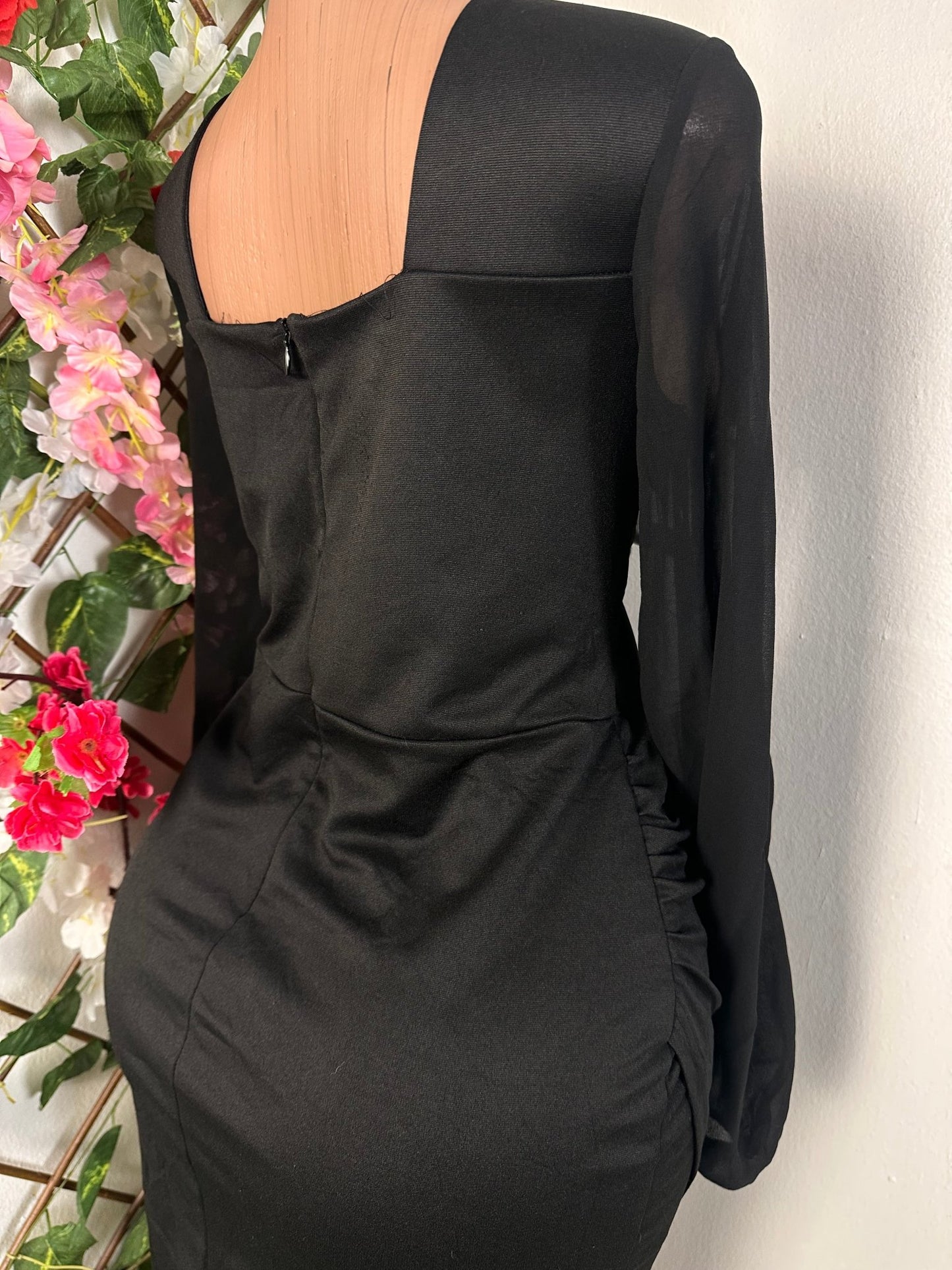 robe moulante courte décolleté carré à manche longue - Perluna Store