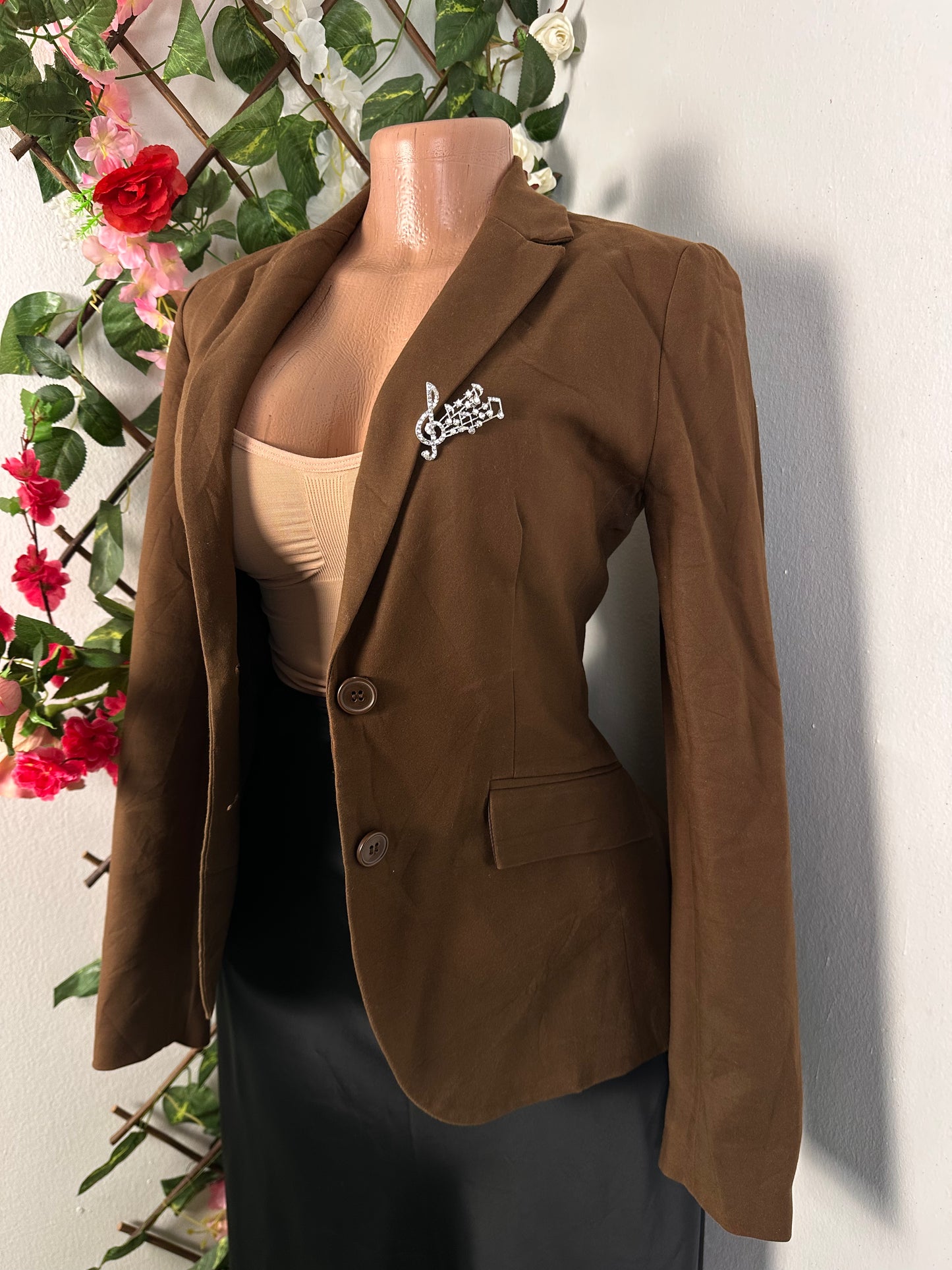Veste blazer ceinturé pour femme couleur marron a 2 boutons