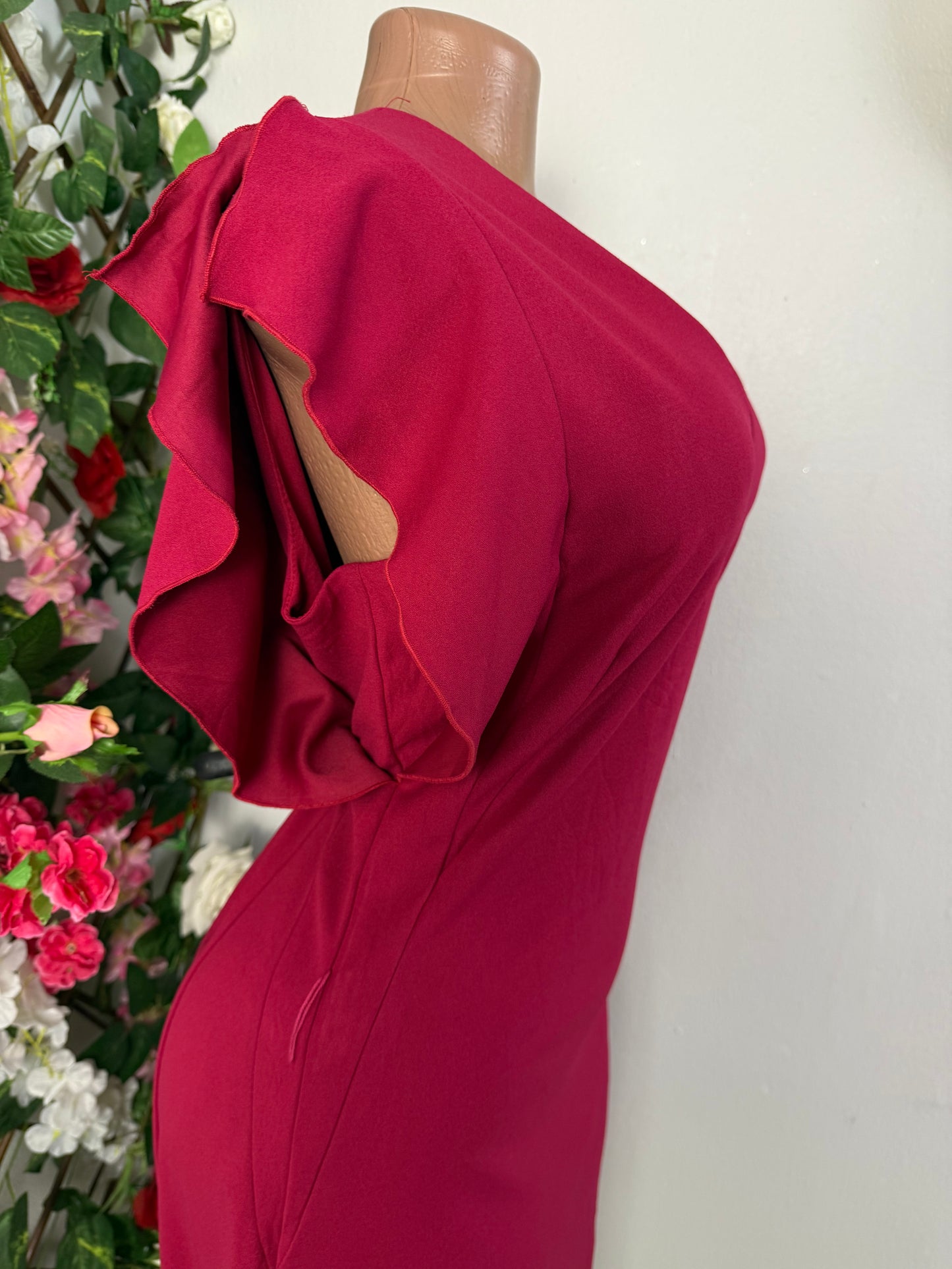 Robe droite mi longue a manche courte fourchu decolette en coeur