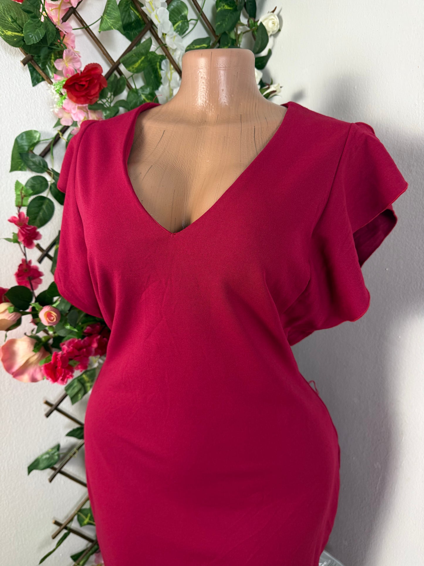 Robe droite mi longue a manche courte fourchu decolette en coeur
