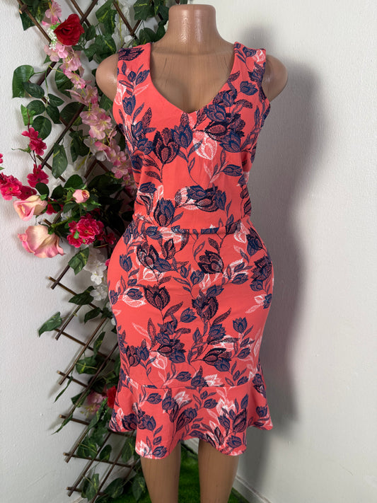 Robe moulante mi longue sans manche décolleté en U