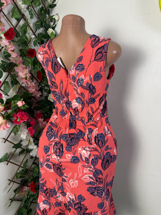 Robe moulante mi longue sans manche décolleté en U