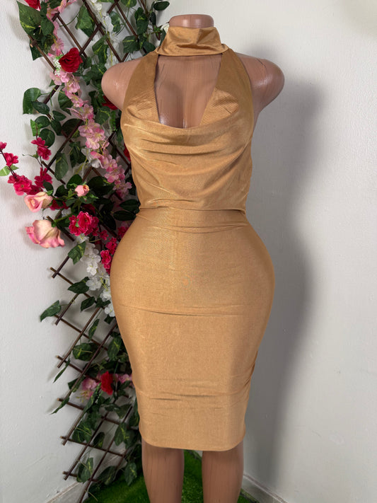 Robe moulante décolleté drape avec cache-cou sans manche