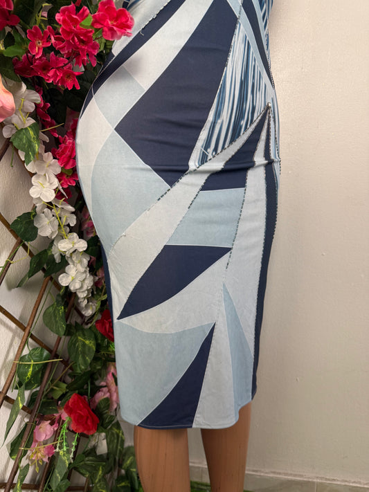 Robe mi longue a une brettelé fine sans manche