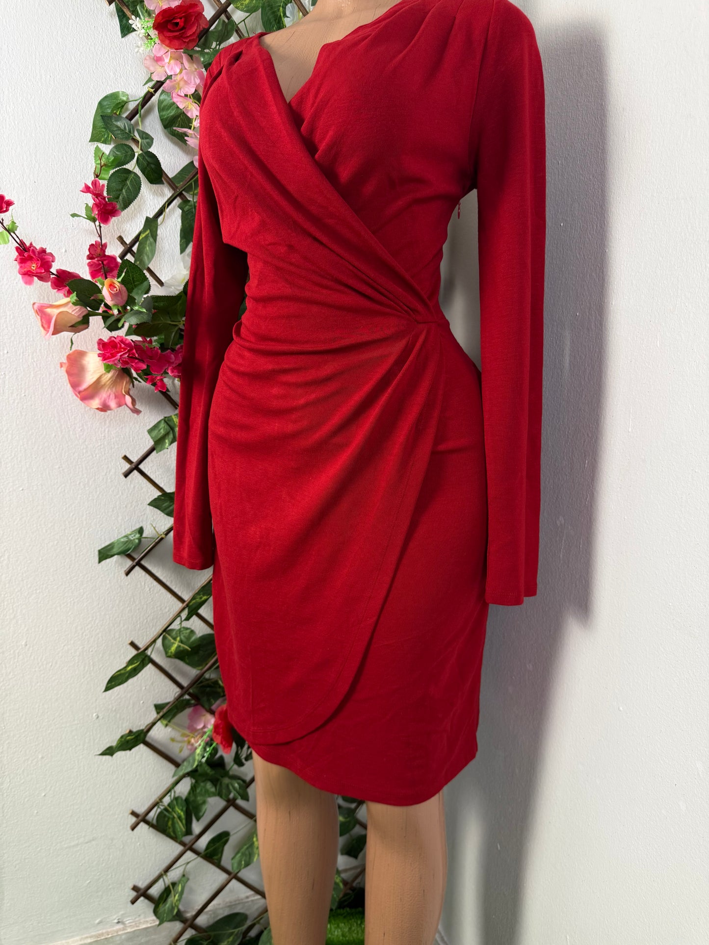 Robe croise drape épaule et taille a longue manche
