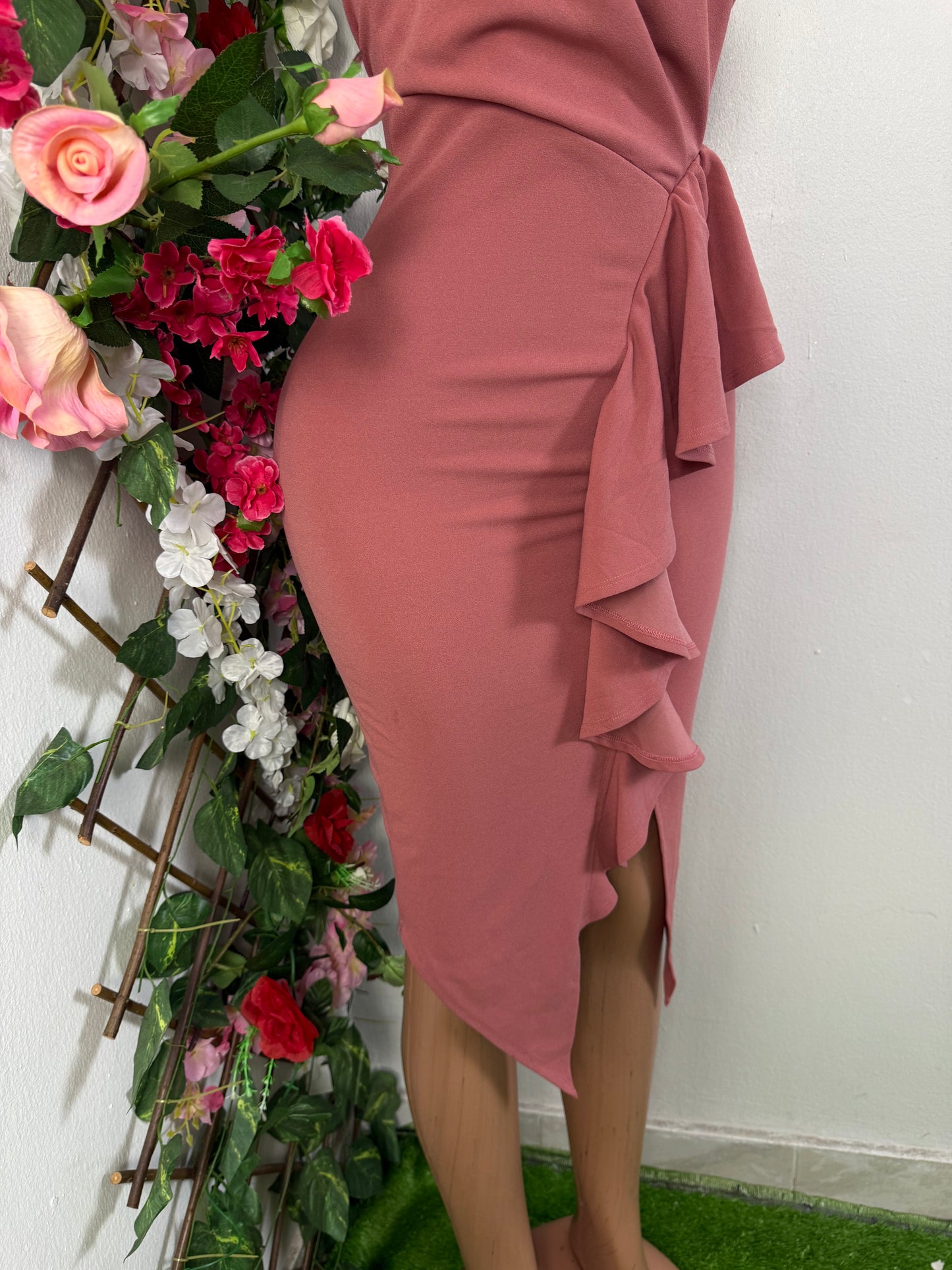 Robe bustier elegante moulante pente asymétrique