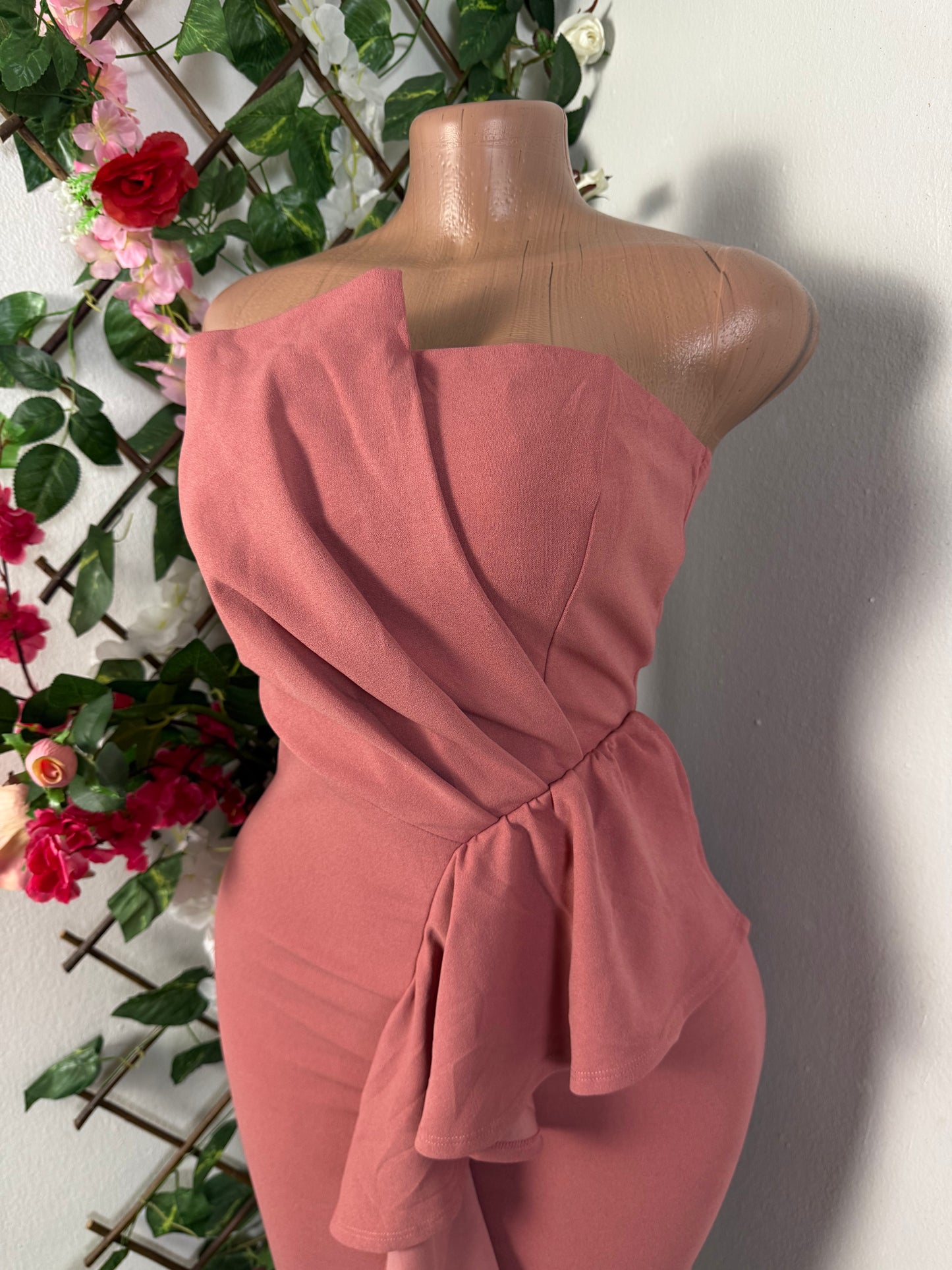 Robe bustier elegante moulante pente asymétrique