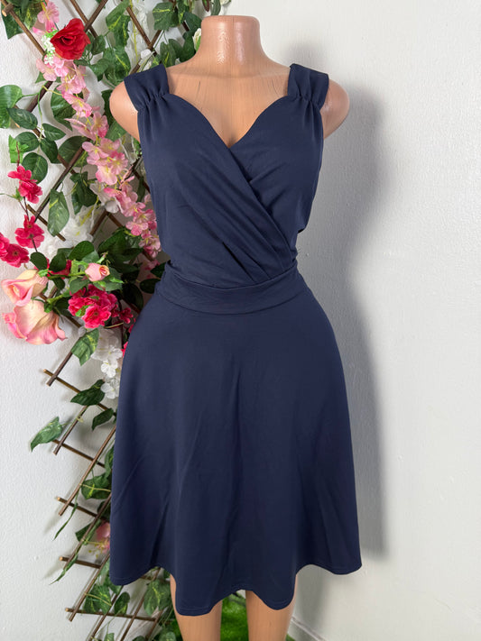 Robe mi longue évasée décolleté croisée sans manche