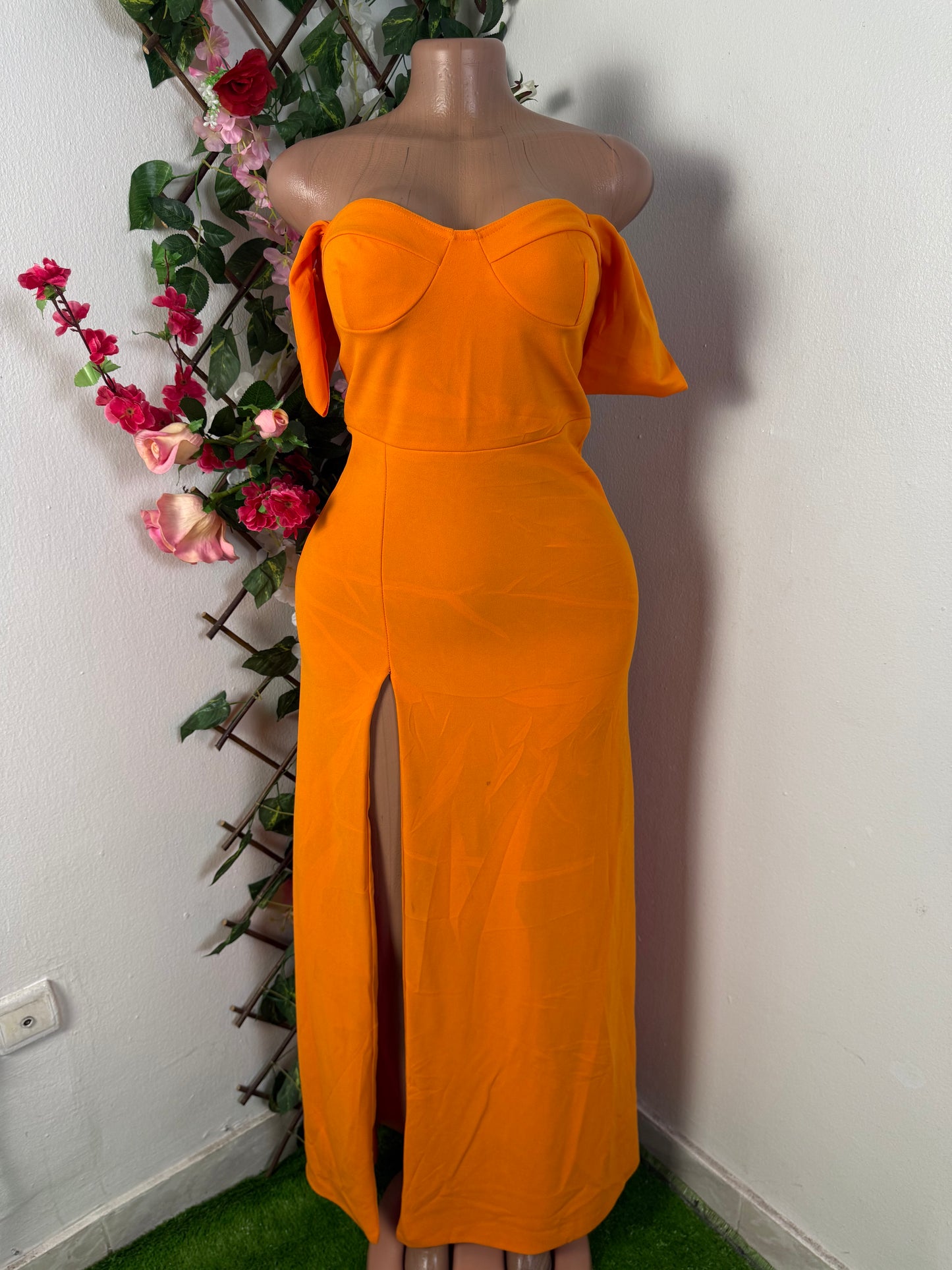 Robe bustier longue avec petite manche et fente cote droite