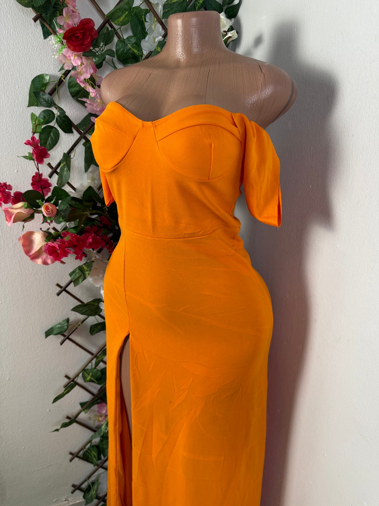 Robe bustier longue avec petite manche et fente cote droite