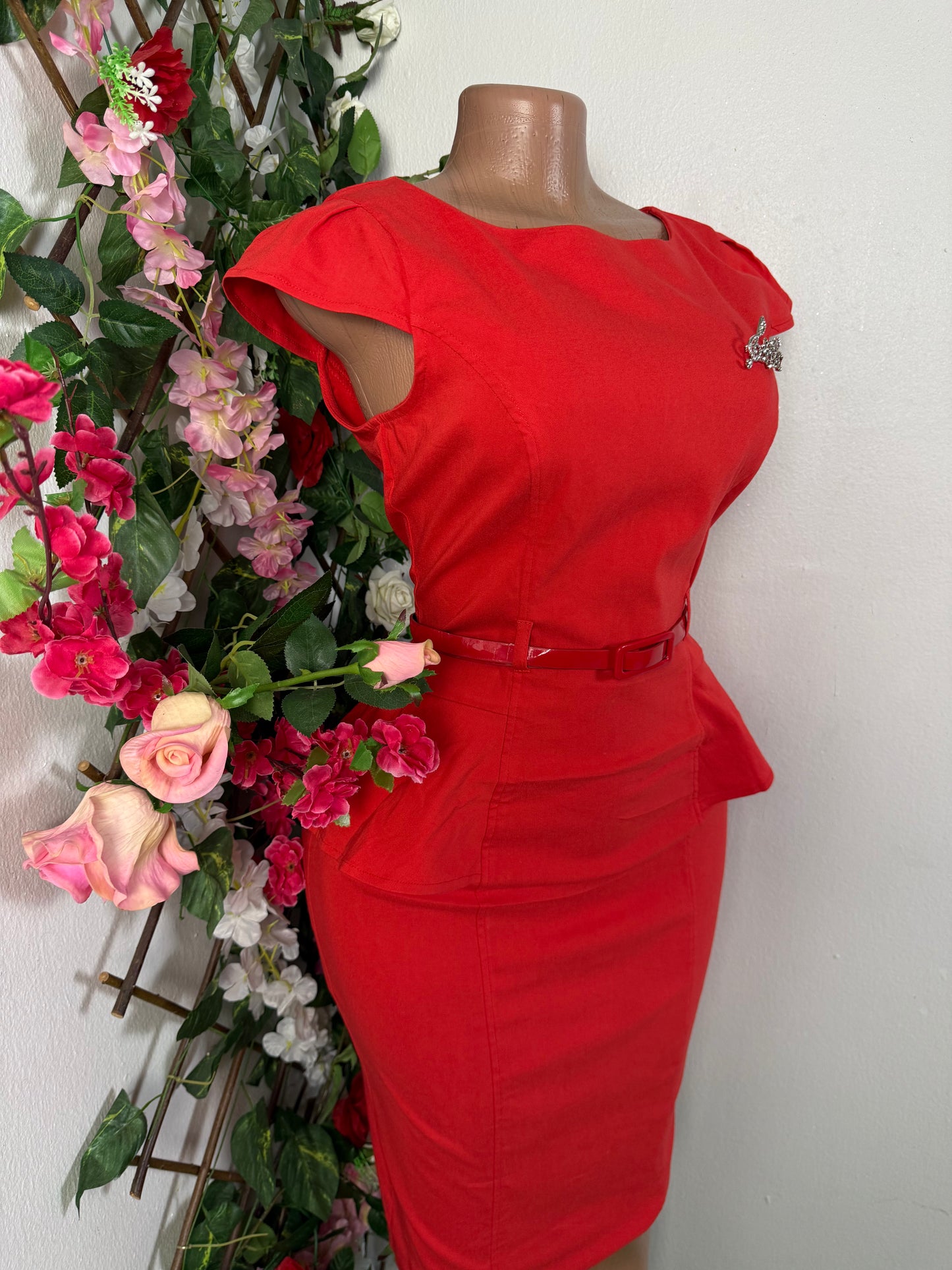Robe tailleur elegante sans manche