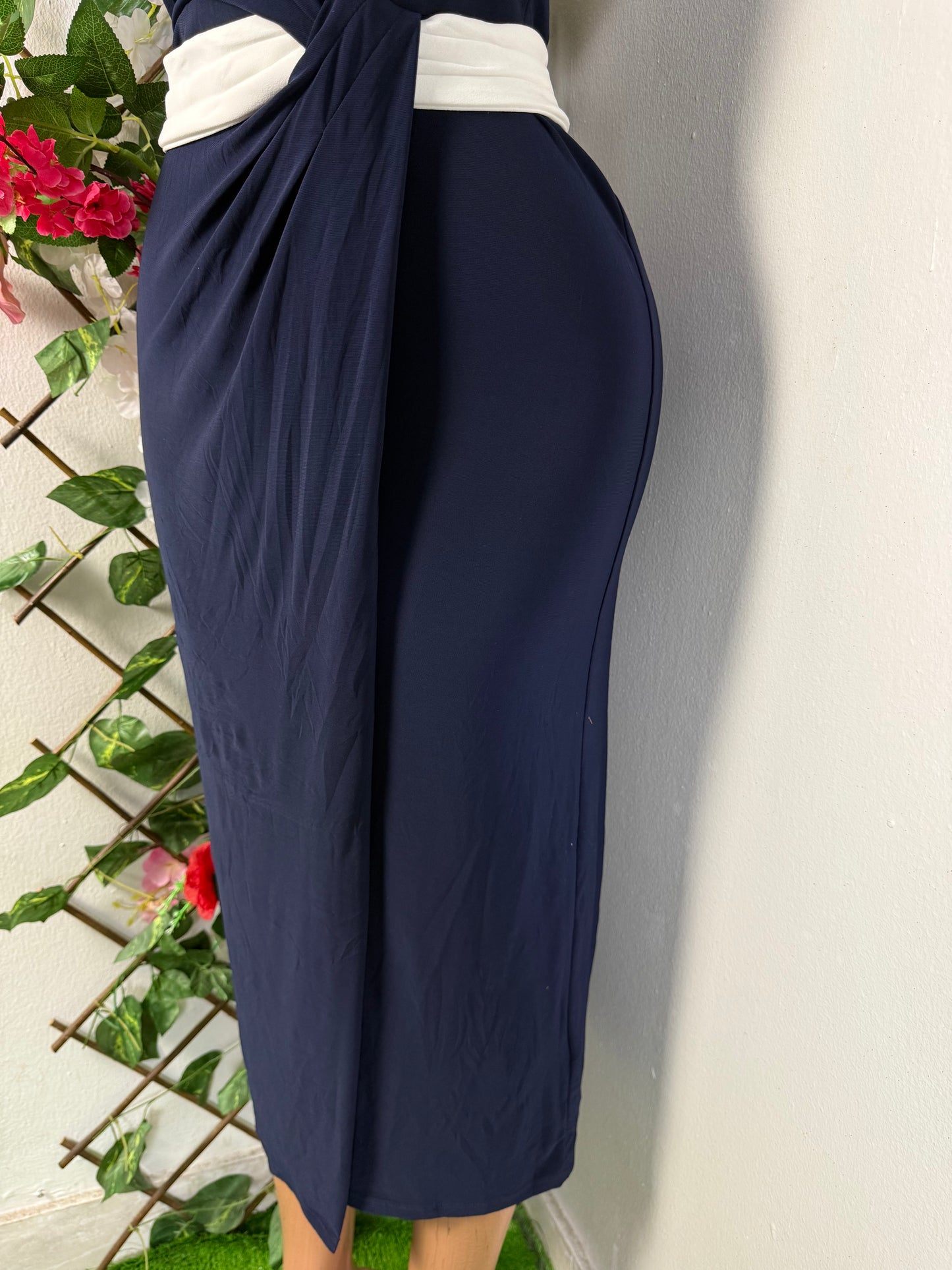 Robe portefeuille longue drapee sans manche