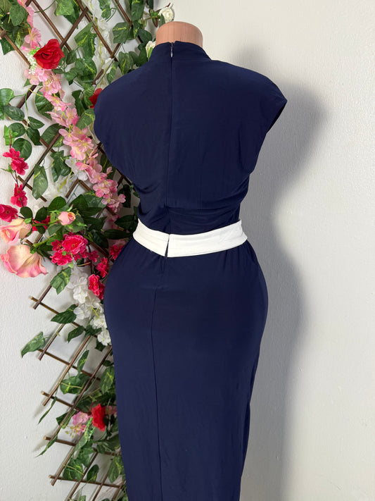 Robe portefeuille longue drapee sans manche