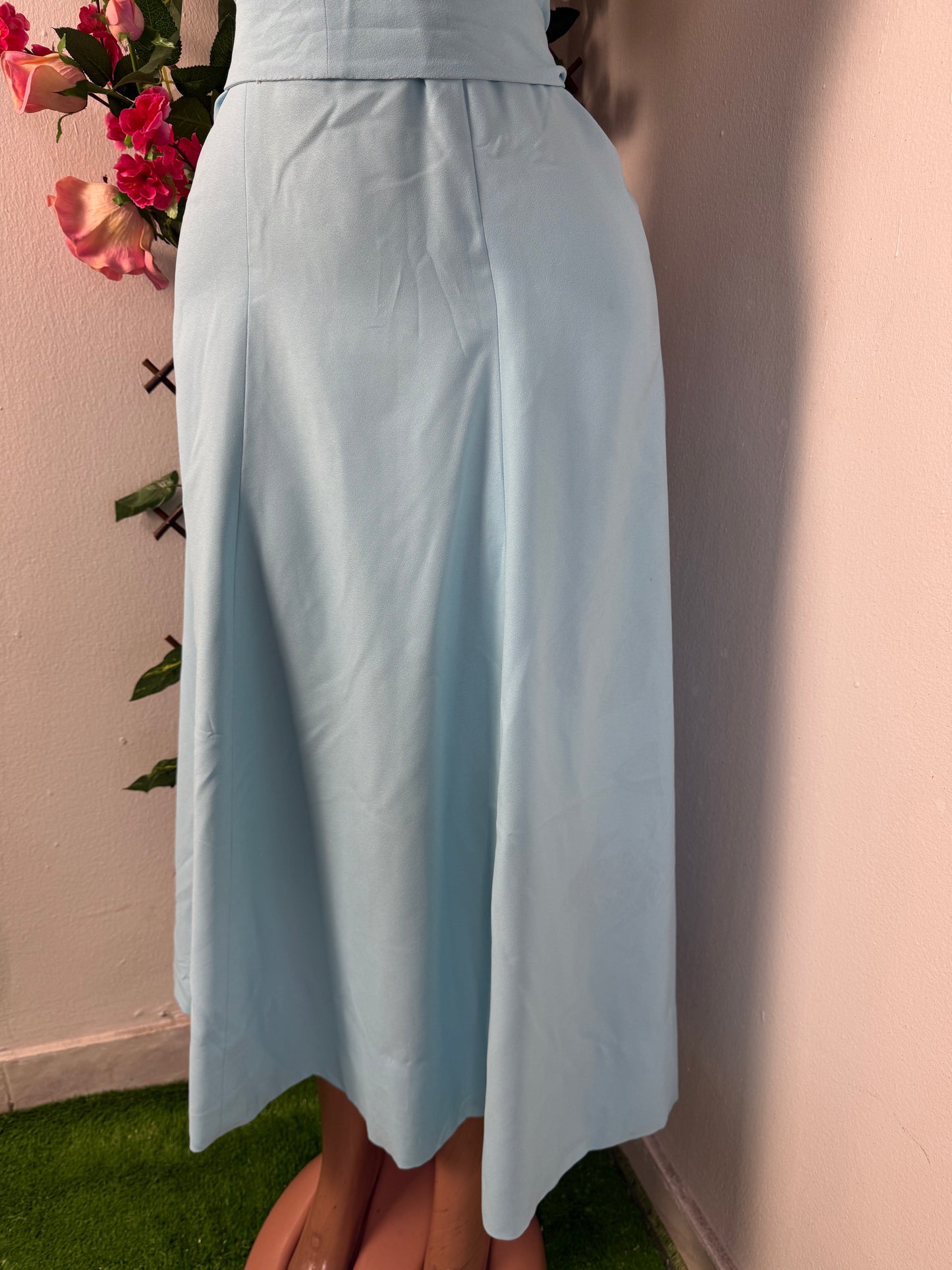 Robe elegante longue évasée a manche courte bouffante