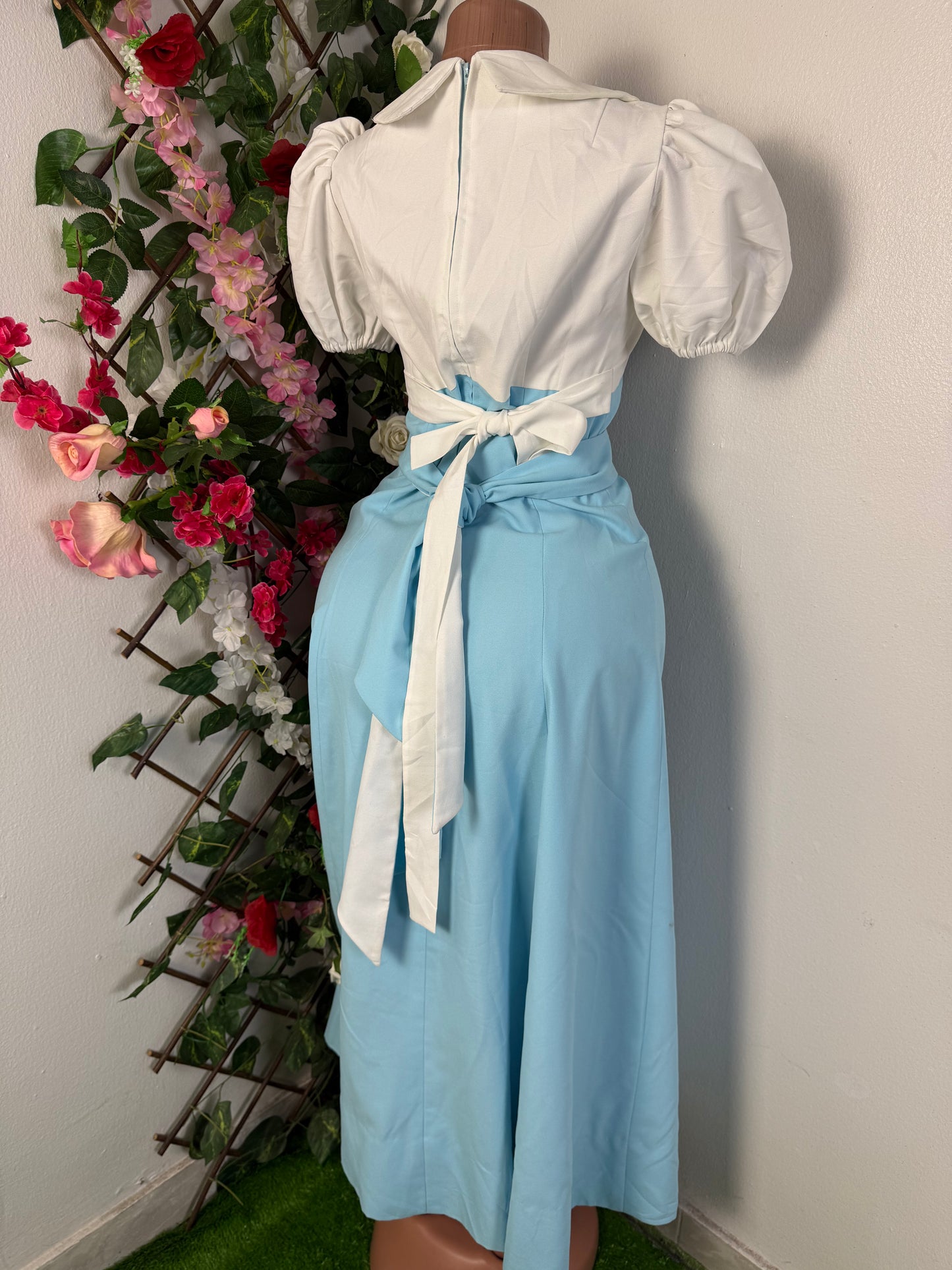 Robe elegante longue évasée a manche courte bouffante