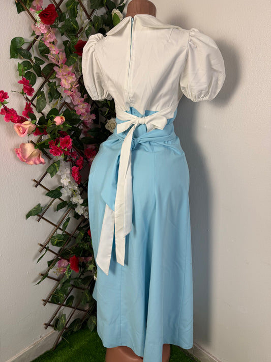 Robe elegante longue évasée a manche courte bouffante