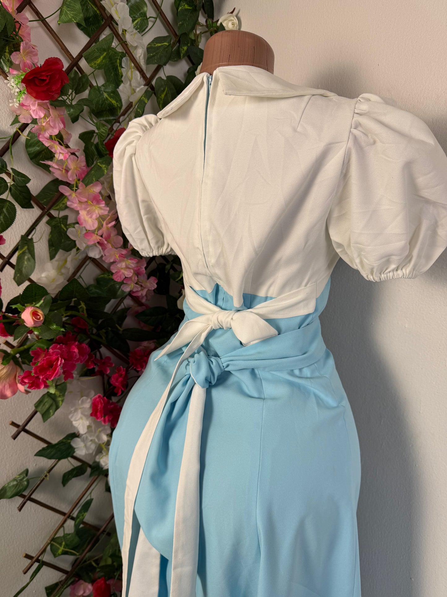 Robe elegante longue évasée a manche courte bouffante