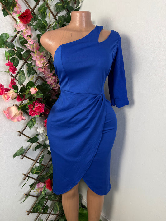 Robe elegante a une epaule pente asymetrique