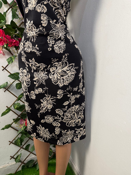 Robe moulante mi longue décolleté sans manche