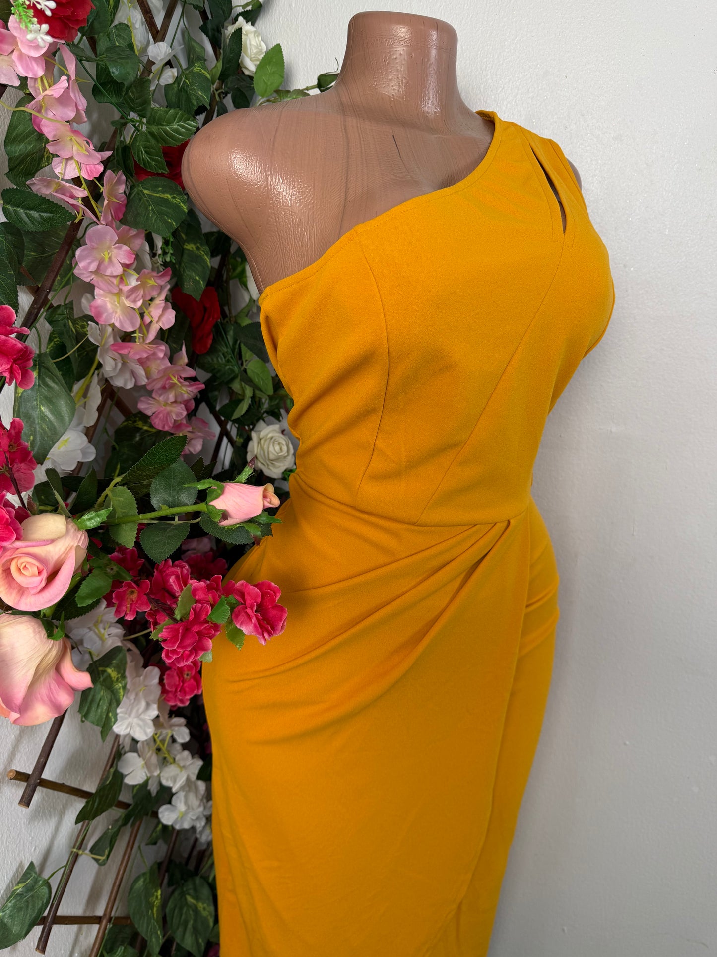 Robe elegante a une épaule pente asymétrique