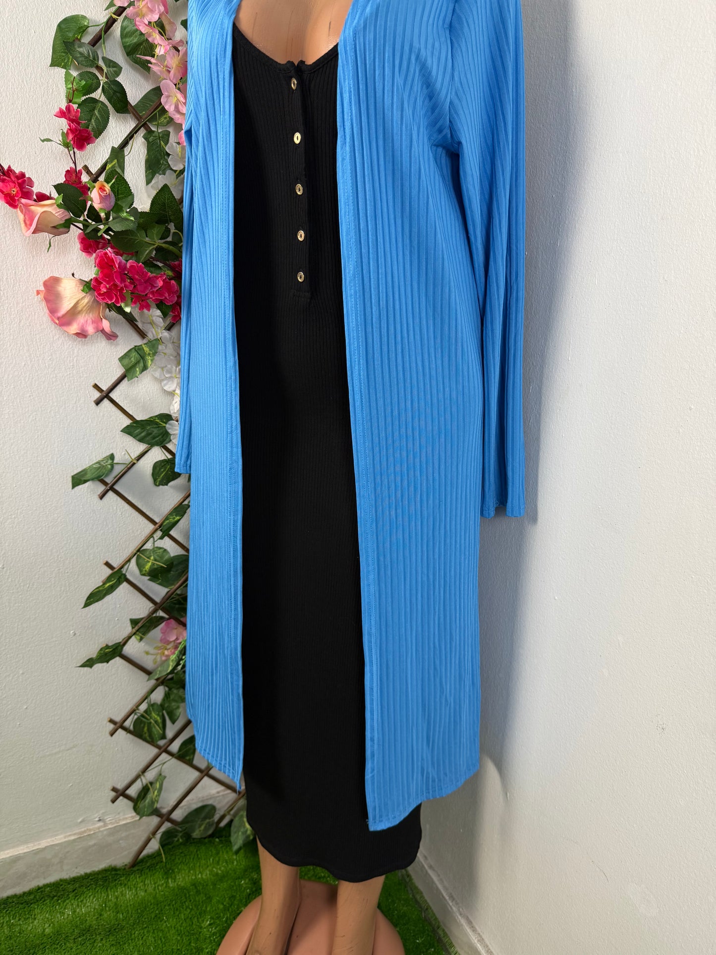 Robe moulante a bretelle avec par-dessus a manche longue