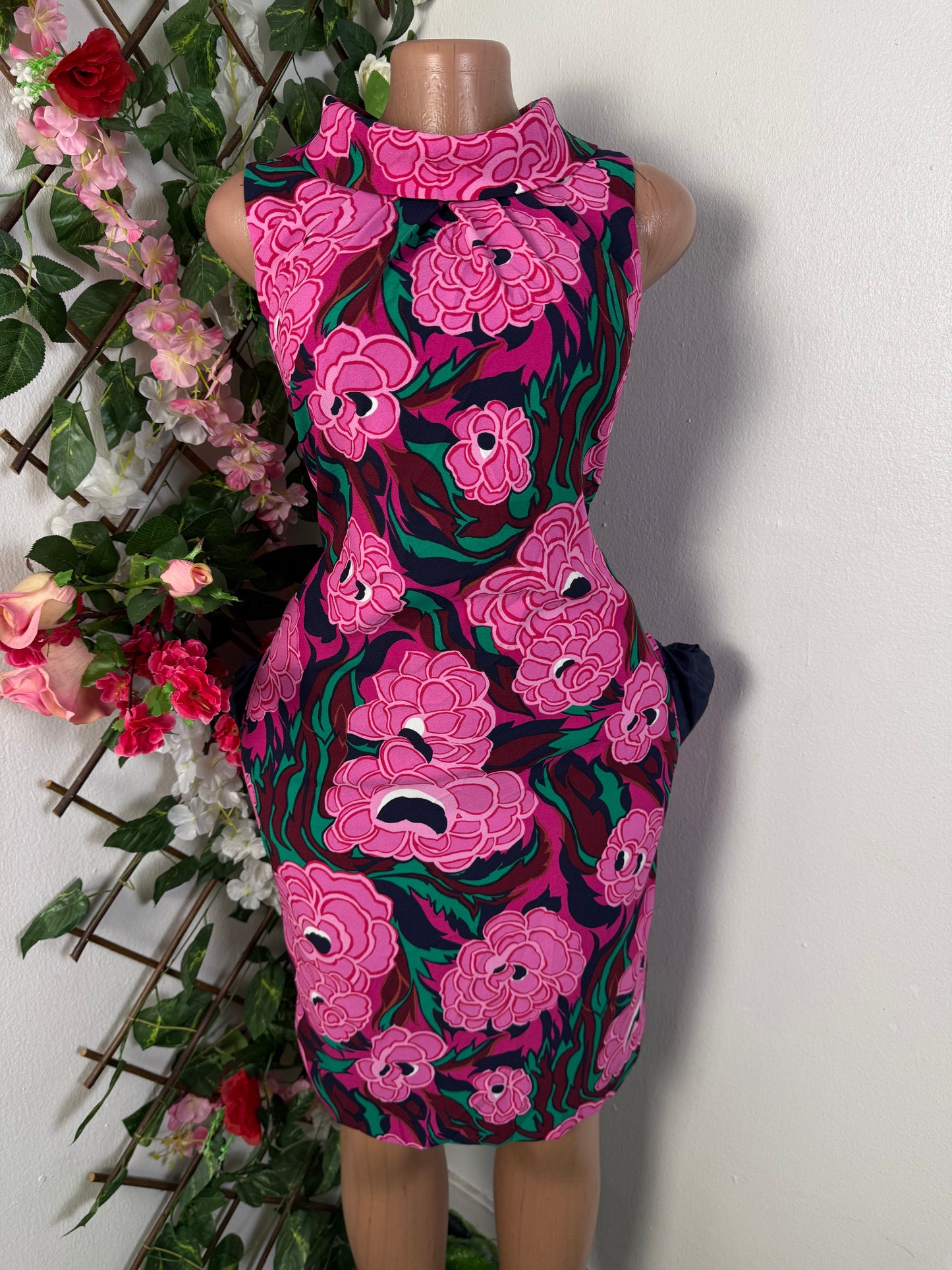 Robe fleurie elegante a colle montant