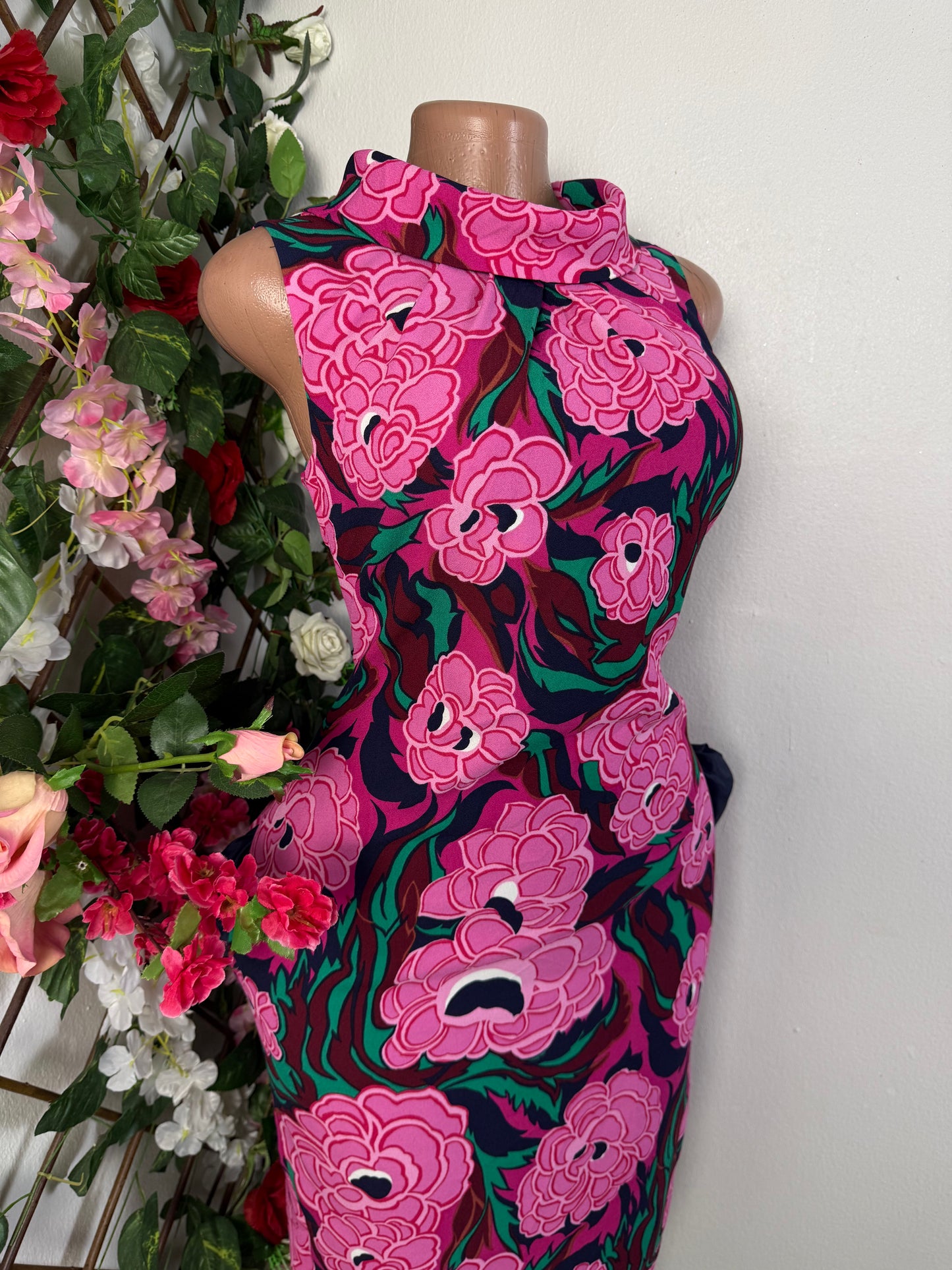 Robe fleurie elegante a colle montant