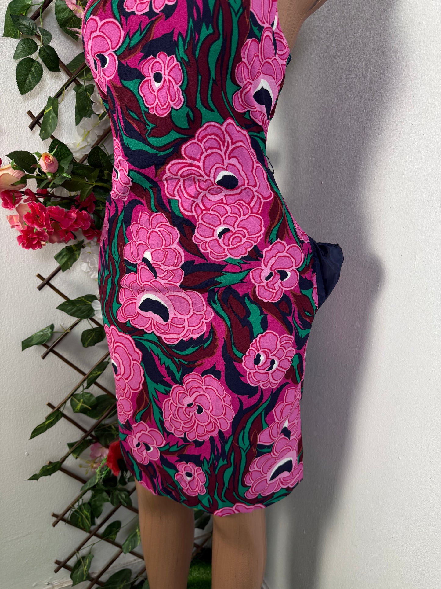 Robe fleurie elegante a colle montant