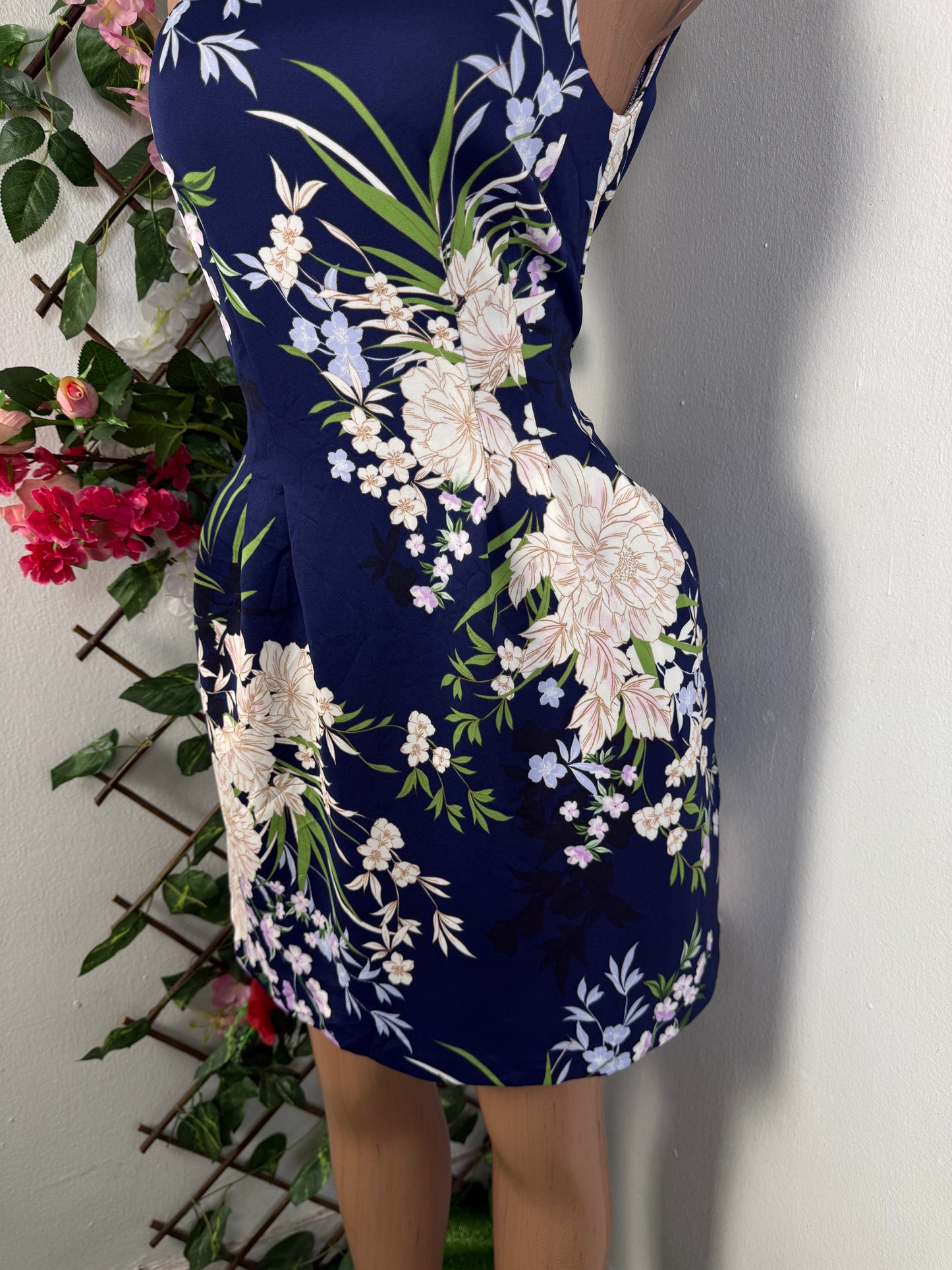 Robe évasée sans manche avec rond