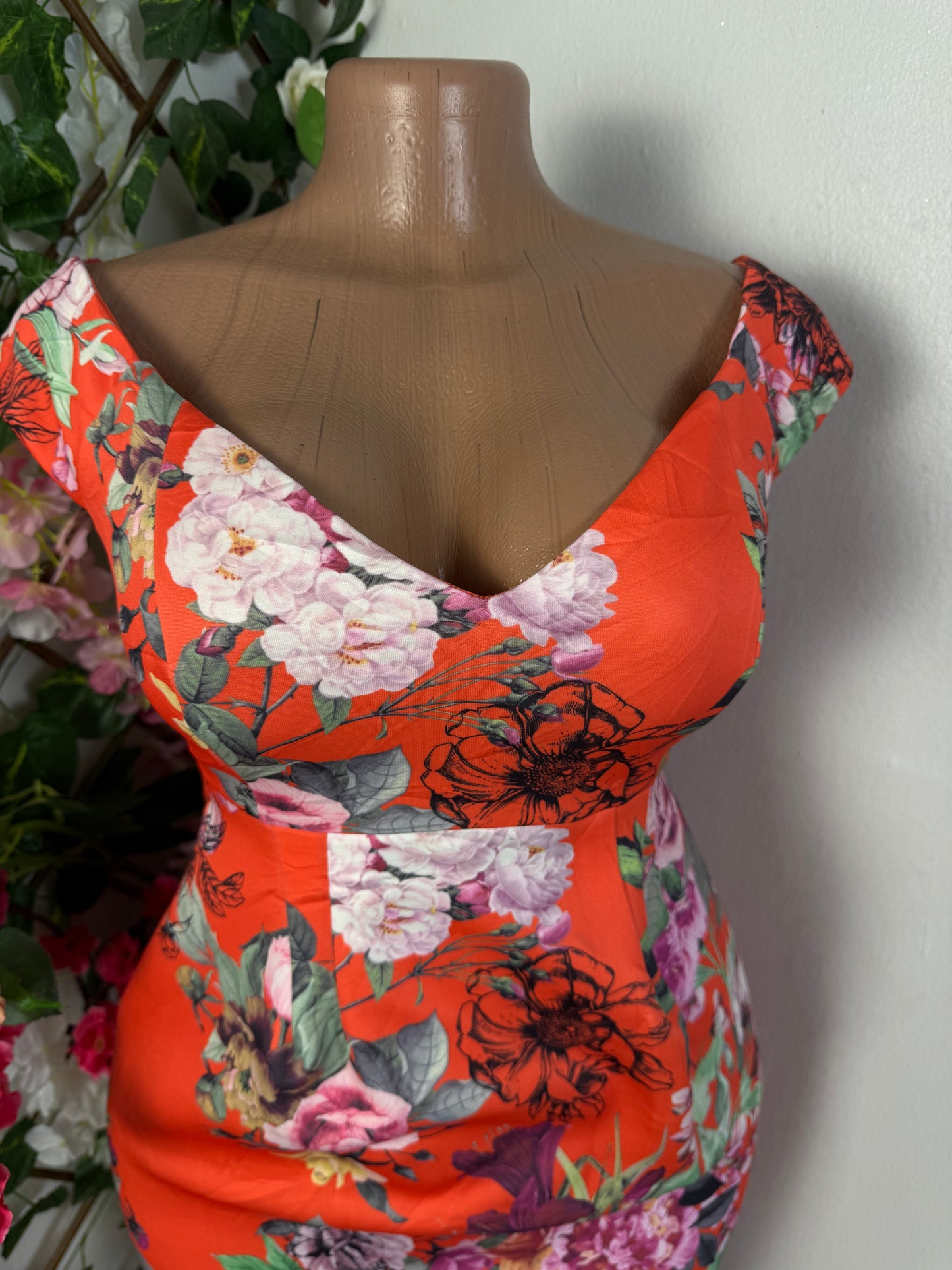 Robe moulante fleurie décolleté bateau
