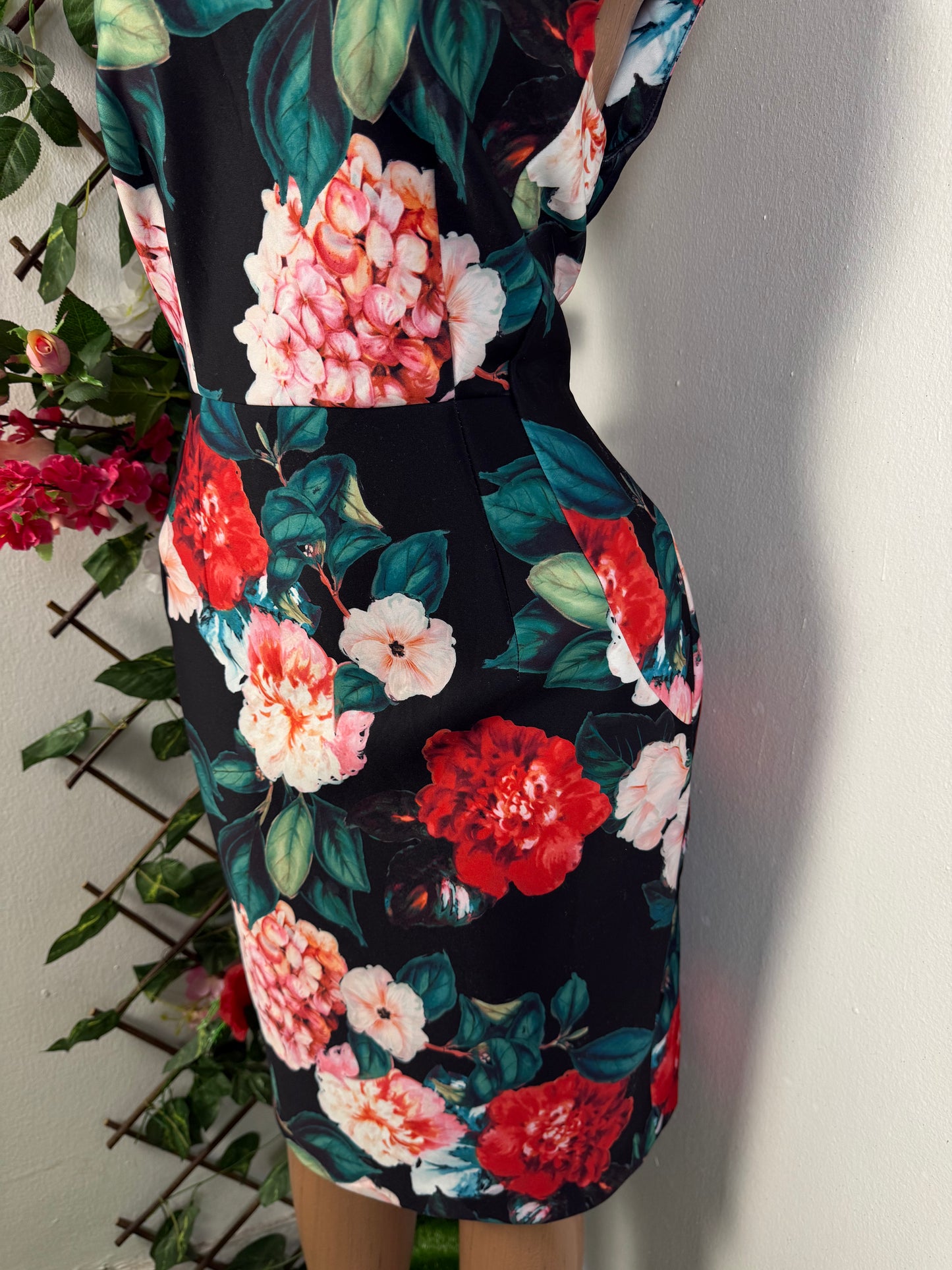 Robe fleurie colle v sans manche